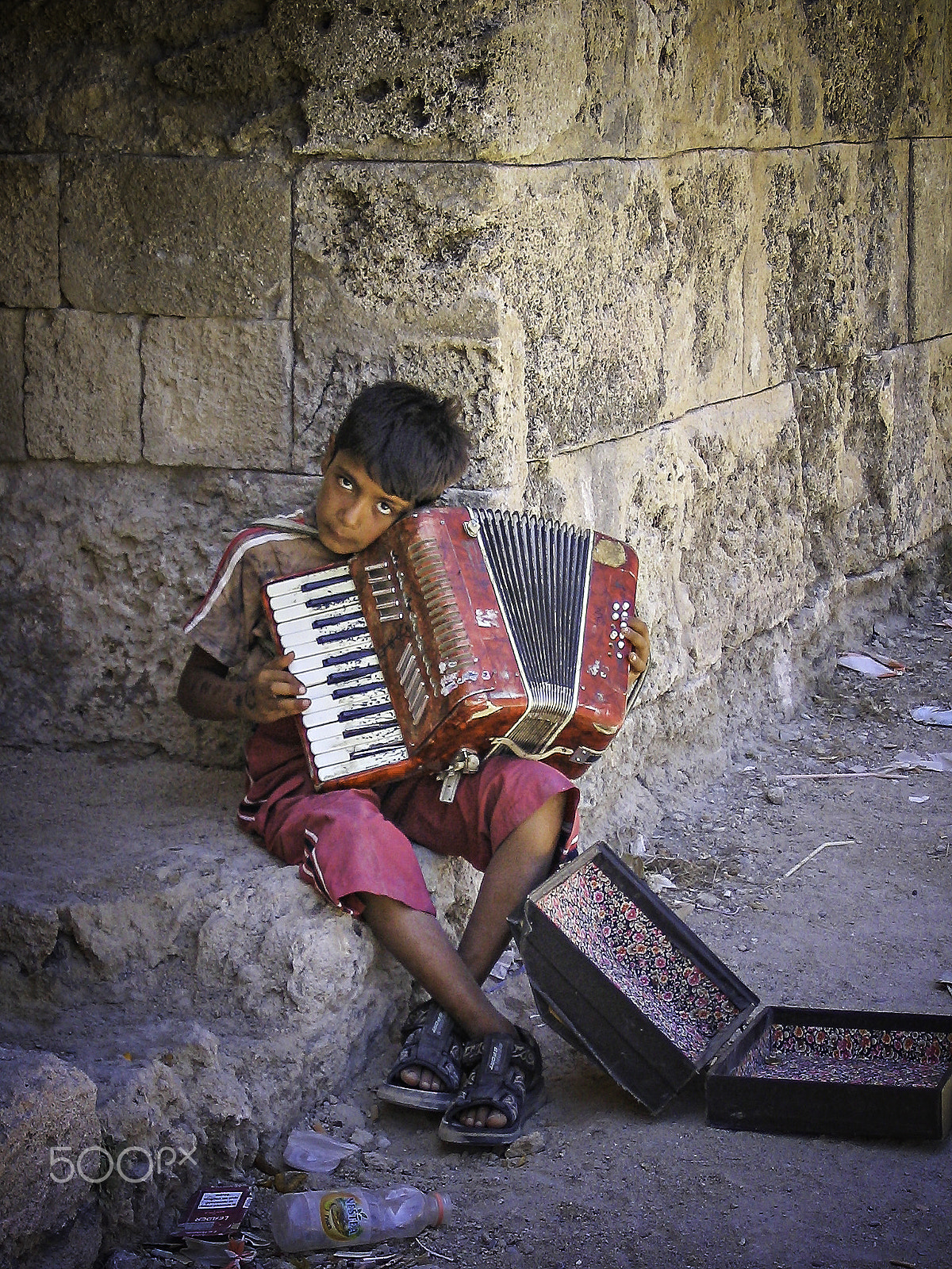 Canon POWERSHOT A70 sample photo. Little accordion player photography