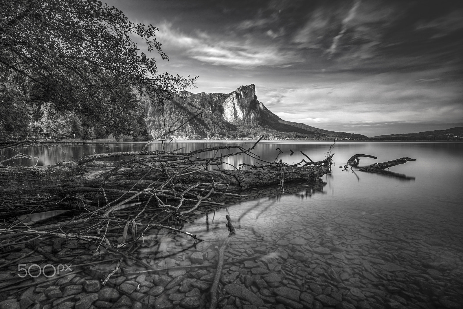 Minolta AF 28-80mm F3.5-5.6 II sample photo. B&w mondsee photography