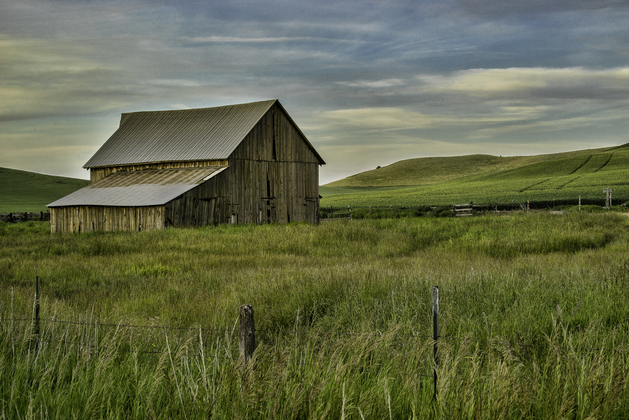 Sony 75-300mm F4.5-5.6 sample photo. Palouse barn photography