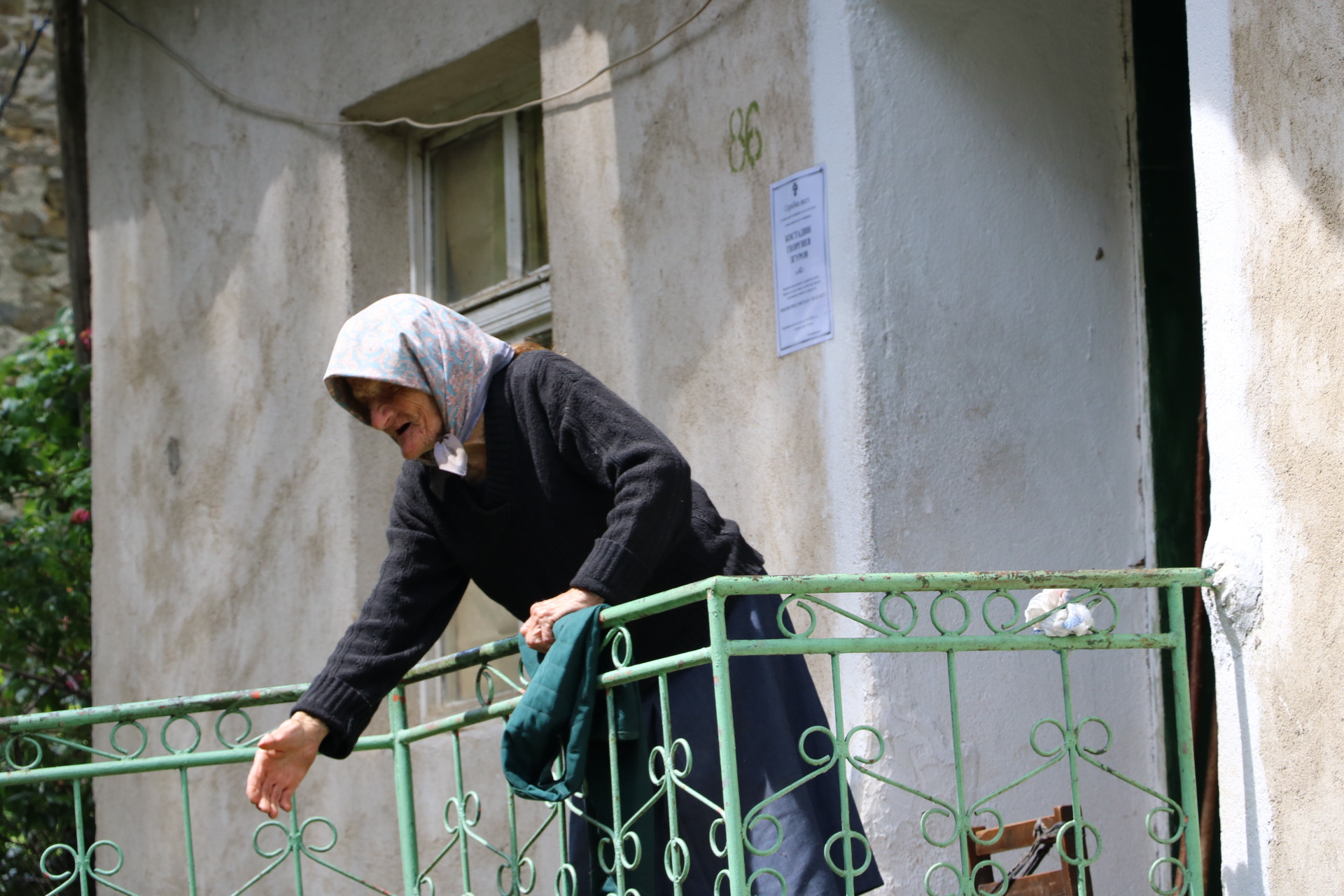 Canon EOS 750D (EOS Rebel T6i / EOS Kiss X8i) sample photo. Old woman  photography