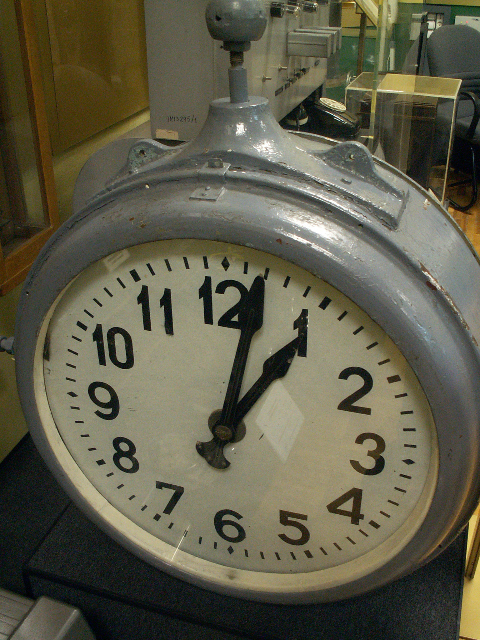 KONICA MINOLTA DiMAGE Z3 sample photo. Clock photography