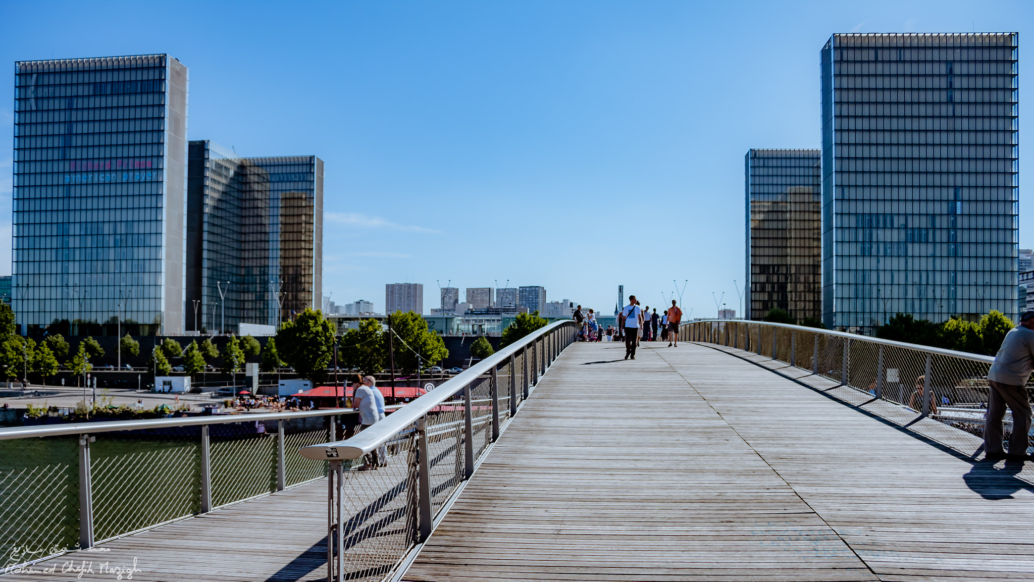 Canon EF-S 18-55mm F3.5-5.6 sample photo. Passerelle simone de beauvoir, bnf photography