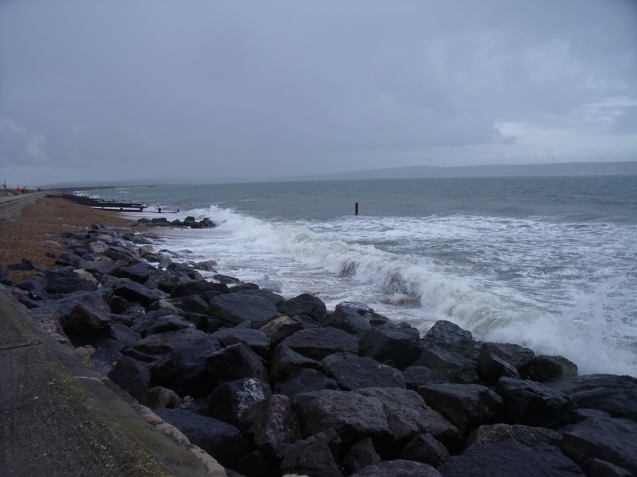 Fujifilm FinePix J210 sample photo. Wet day at the seaside photography