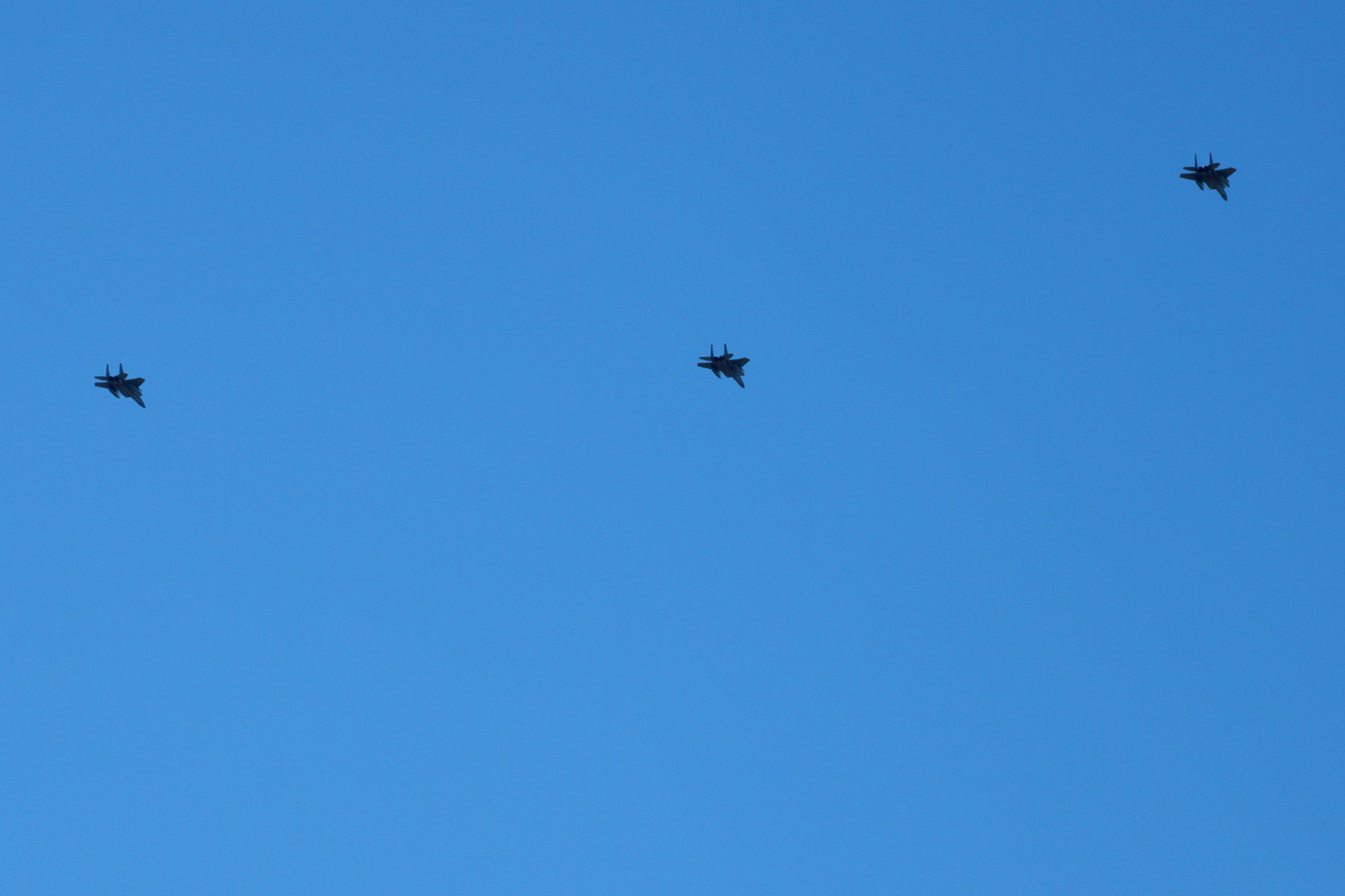 Canon EOS 500D (EOS Rebel T1i / EOS Kiss X3) + EF75-300mm f/4-5.6 sample photo. Trio of planes photography