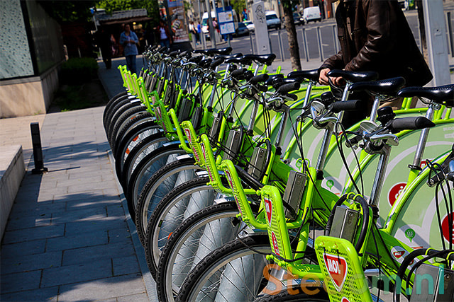 Canon EOS 750D (EOS Rebel T6i / EOS Kiss X8i) sample photo. Bicycle in the city photography