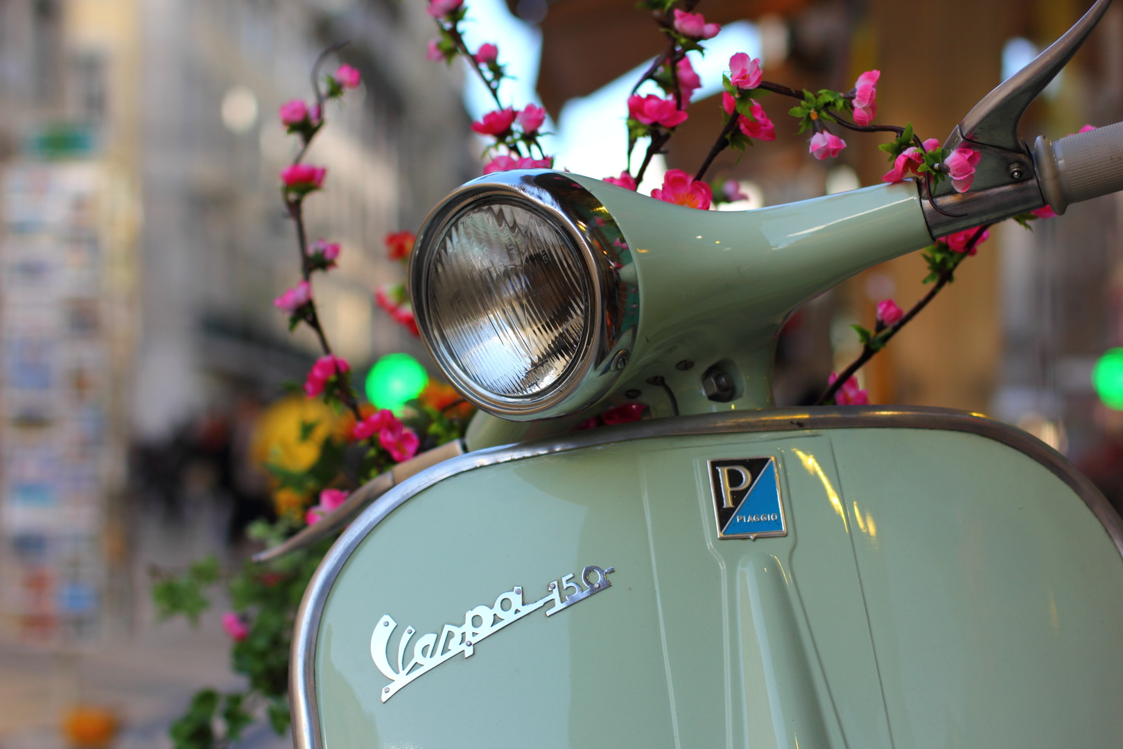 Canon EOS 60D + Canon EF 50mm F1.4 USM sample photo. Vespa 150 photography