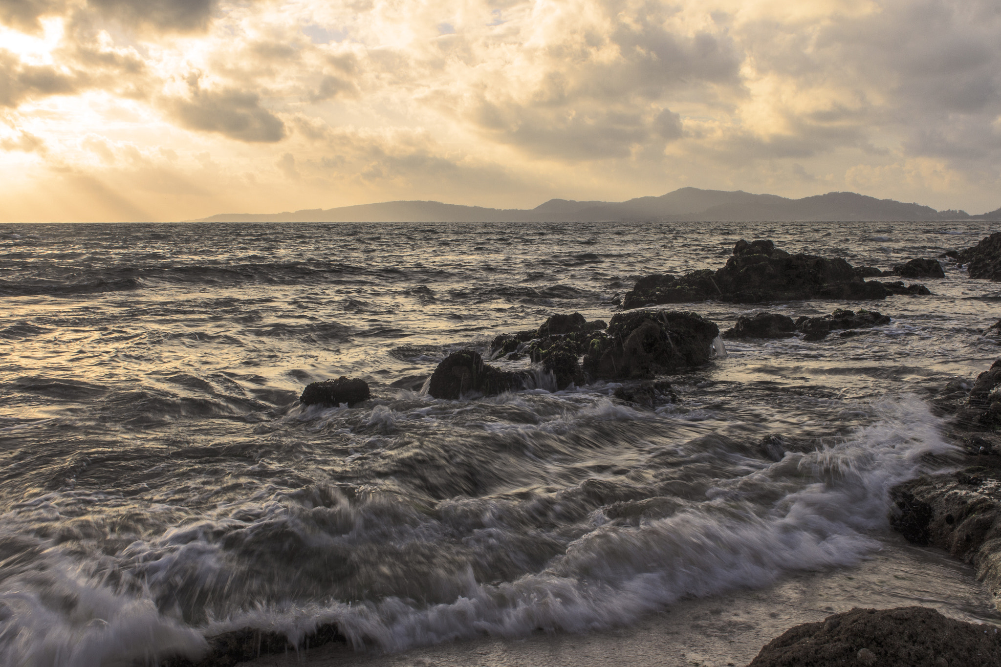 Canon EOS 650D (EOS Rebel T4i / EOS Kiss X6i) + Canon EF 28mm F2.8 IS USM sample photo. Walk at the beach photography