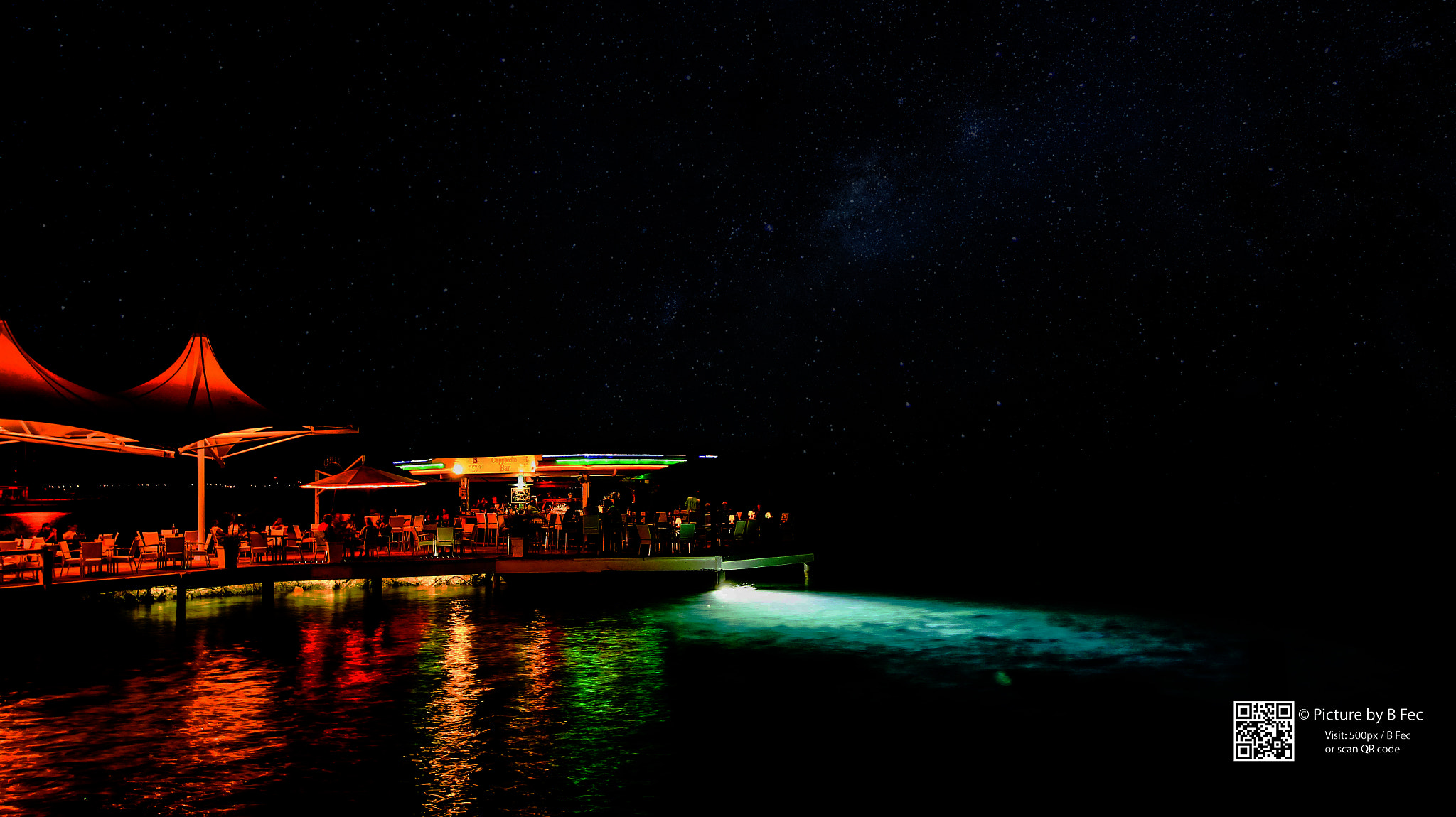 Canon EF-S 10-22mm F3.5-4.5 USM sample photo. Floating bar photography