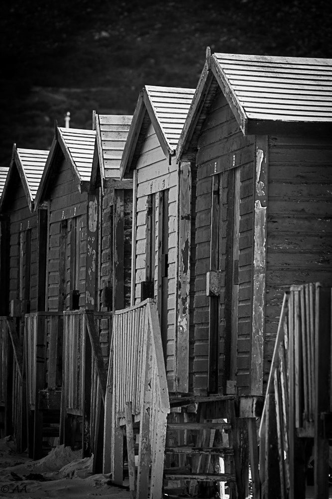 Nikon D5200 + Sigma APO 170-500mm F5-6.3 Aspherical RF sample photo. Muizenberg huts photography