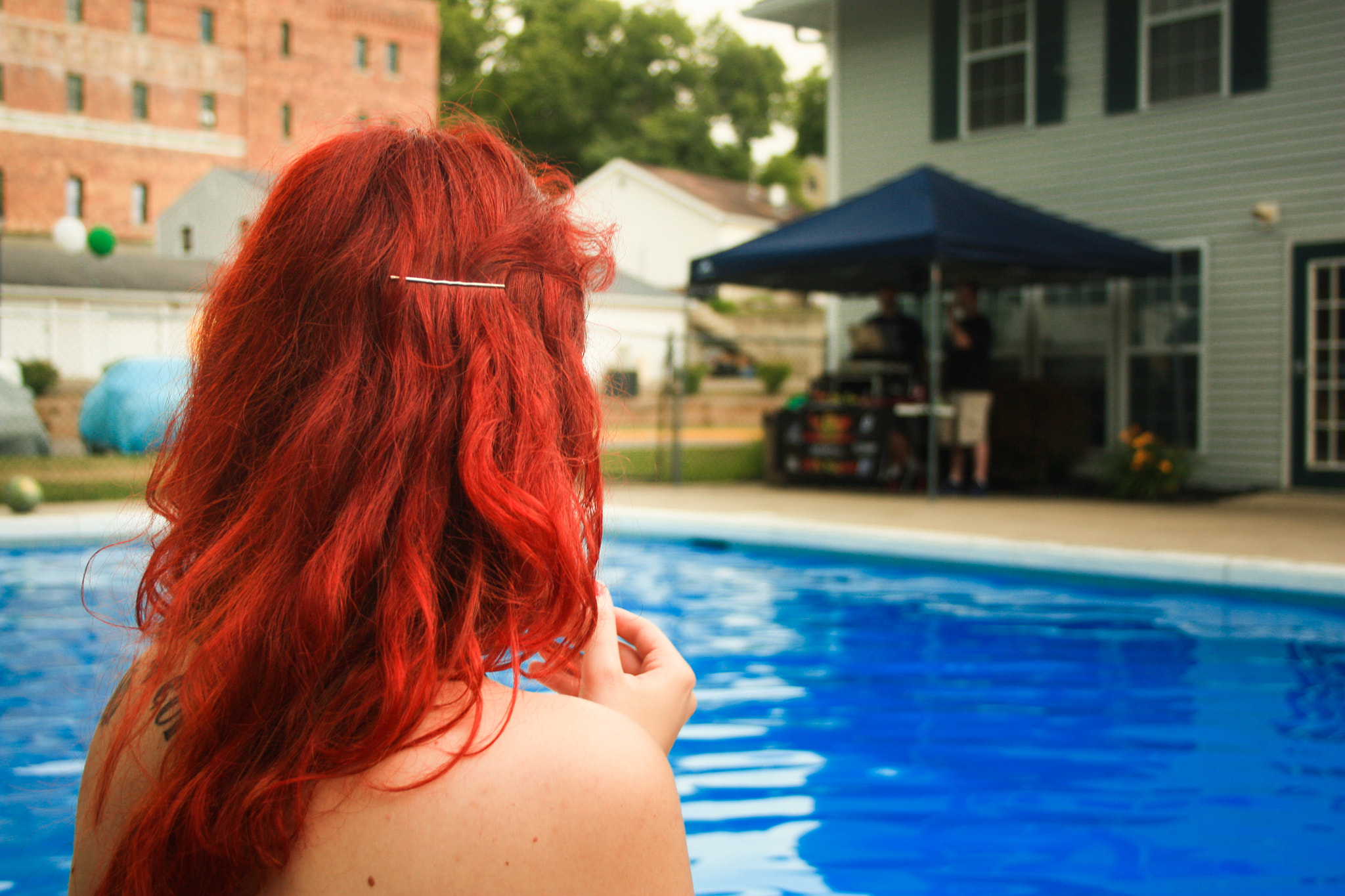 Canon EF-S 18-55mm F3.5-5.6 sample photo. Red and blue photography