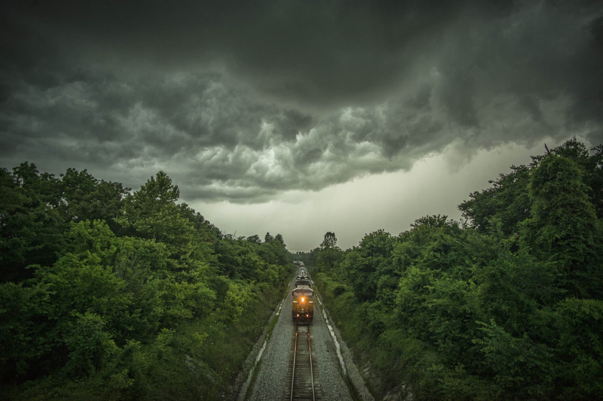 AF Nikkor 18mm f/2.8D sample photo. Csx qnb with stormy skies at kelly ky photography
