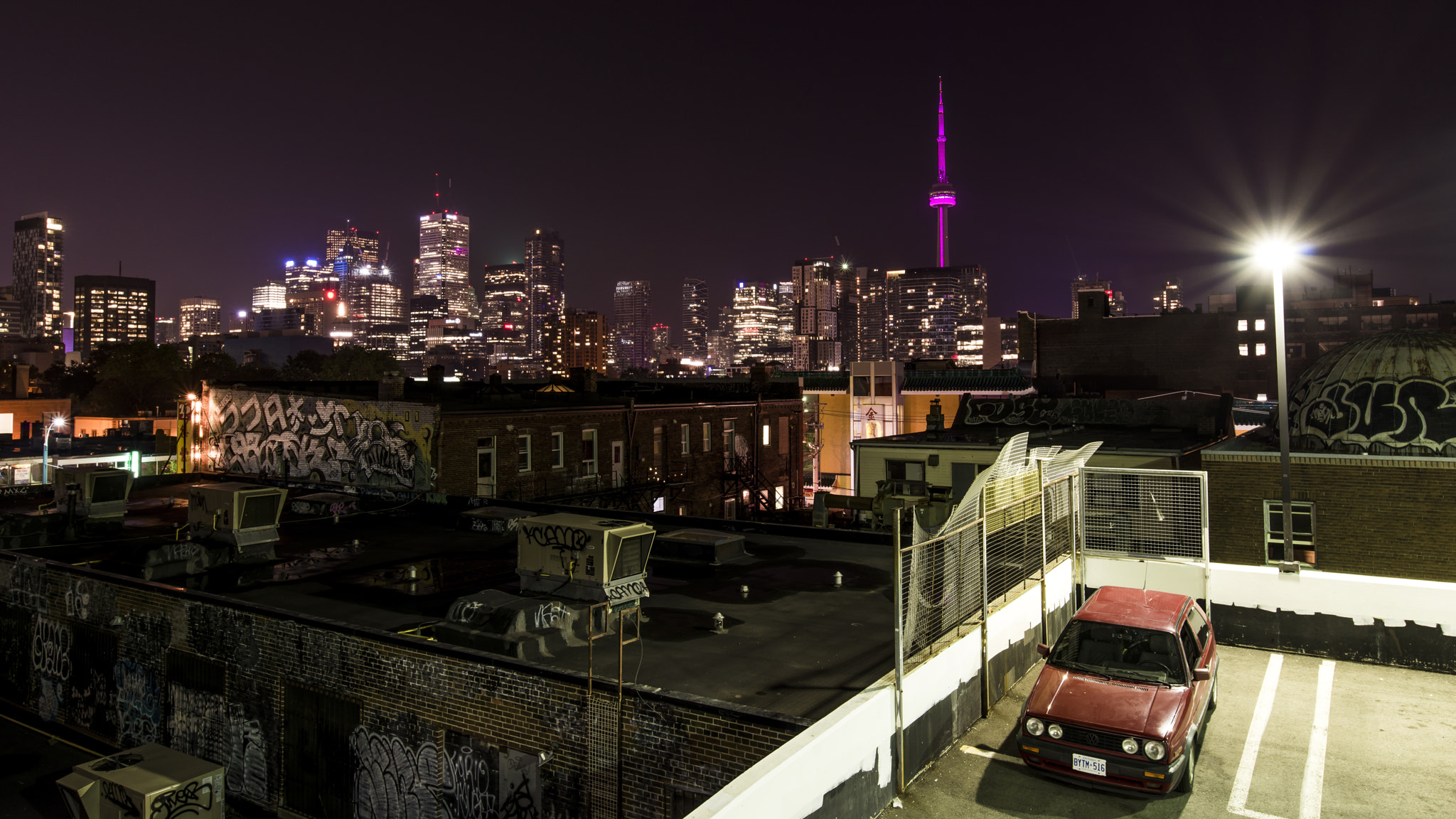 Nikon AF-S Nikkor 18-35mm F3.5-4.5G ED sample photo. Little car, big city photography
