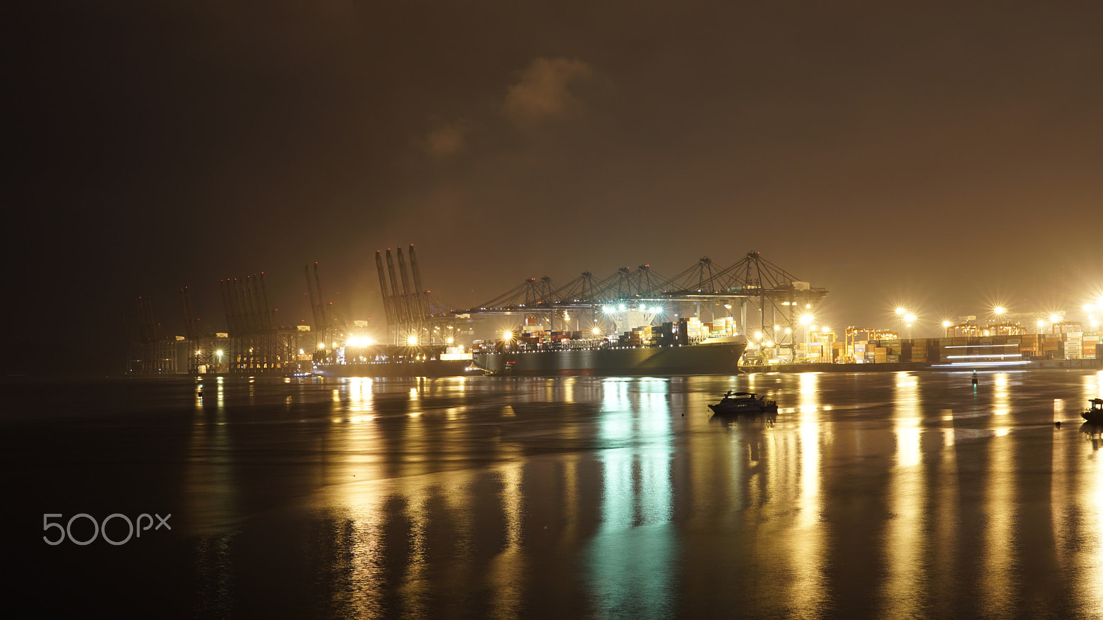 Sony a6300 + Sigma 30mm F1.4 DC DN | C sample photo. Yantian harbour photography