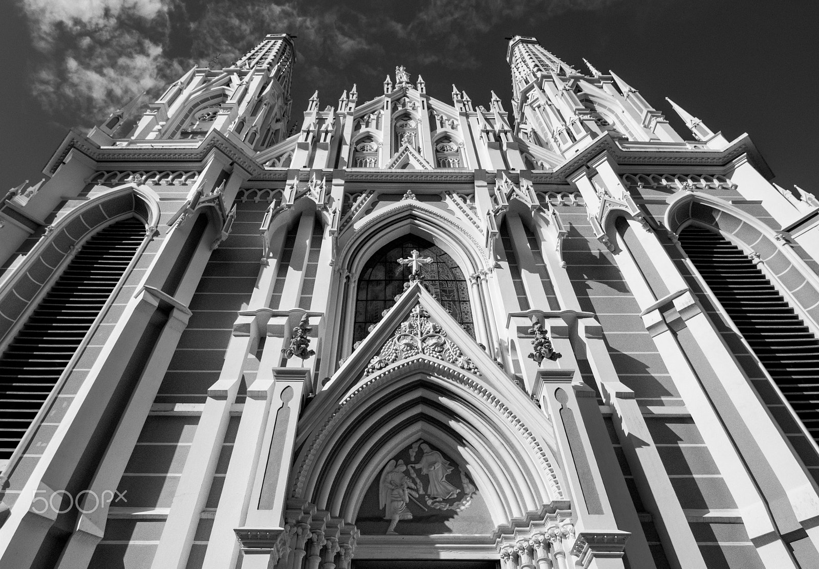 Canon EOS 700D (EOS Rebel T5i / EOS Kiss X7i) + Canon EF-S 10-18mm F4.5–5.6 IS STM sample photo. Catedral photography