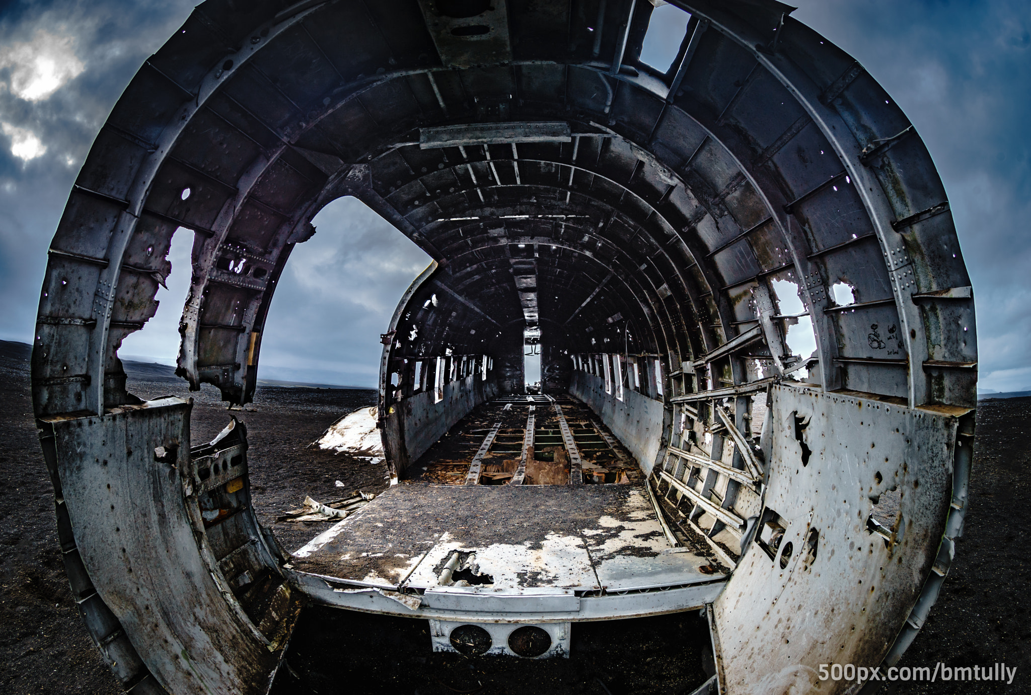 Canon EF 8-15mm F4L Fisheye USM sample photo. Inside the doomed dc-3 photography