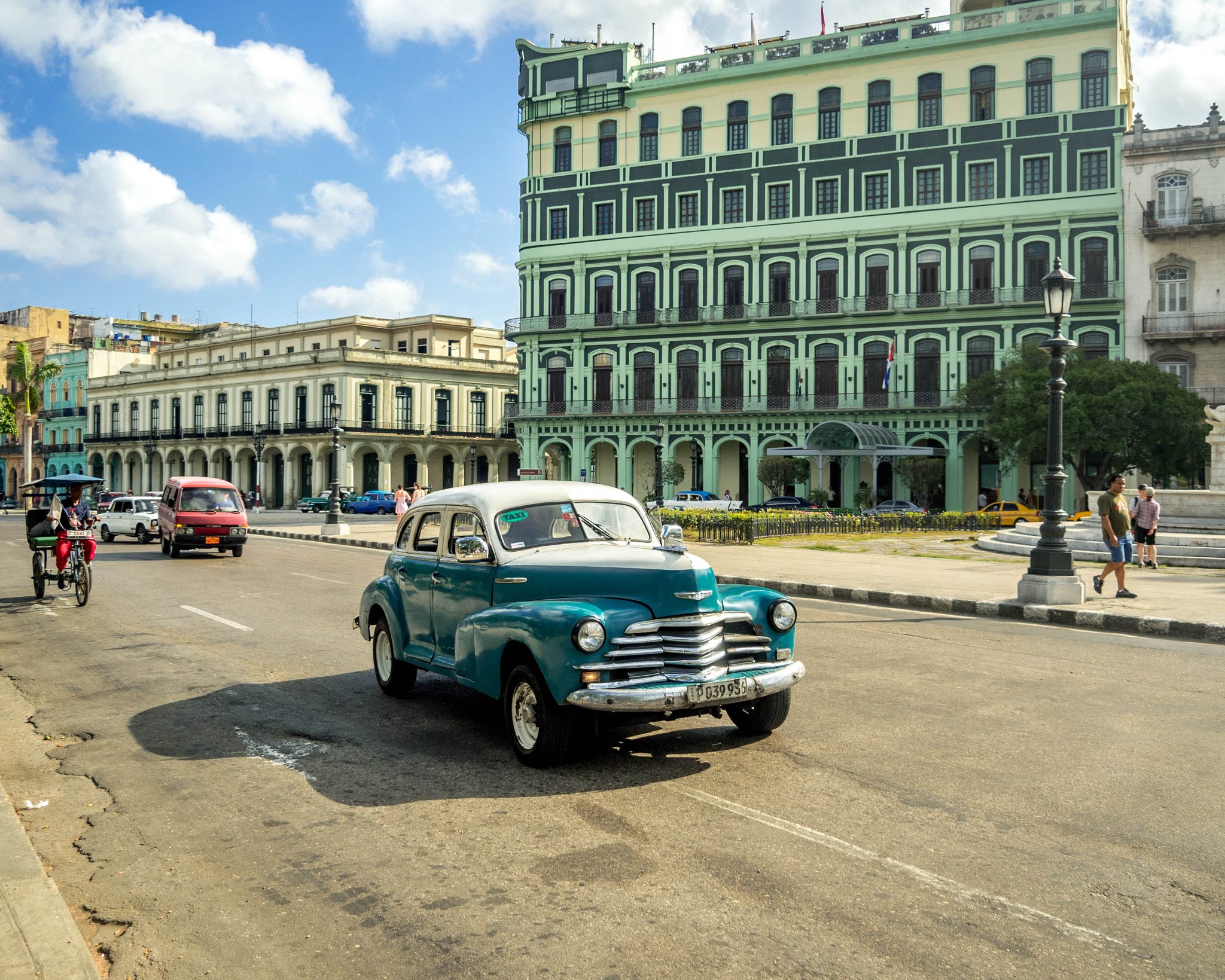 Olympus OM-D E-M5 II sample photo. Sunday drive in havana photography