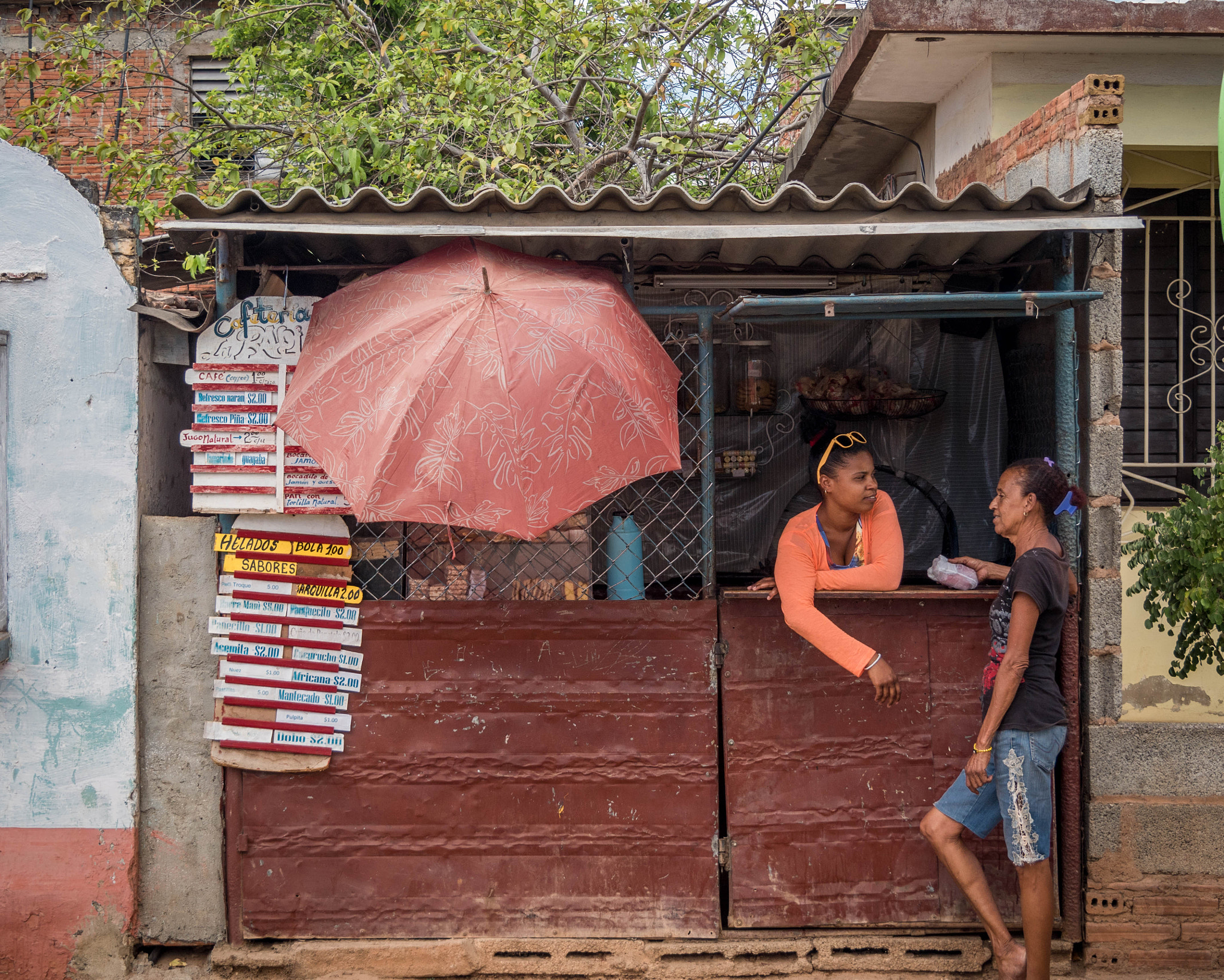 Olympus OM-D E-M5 II sample photo. Havana commerce photography