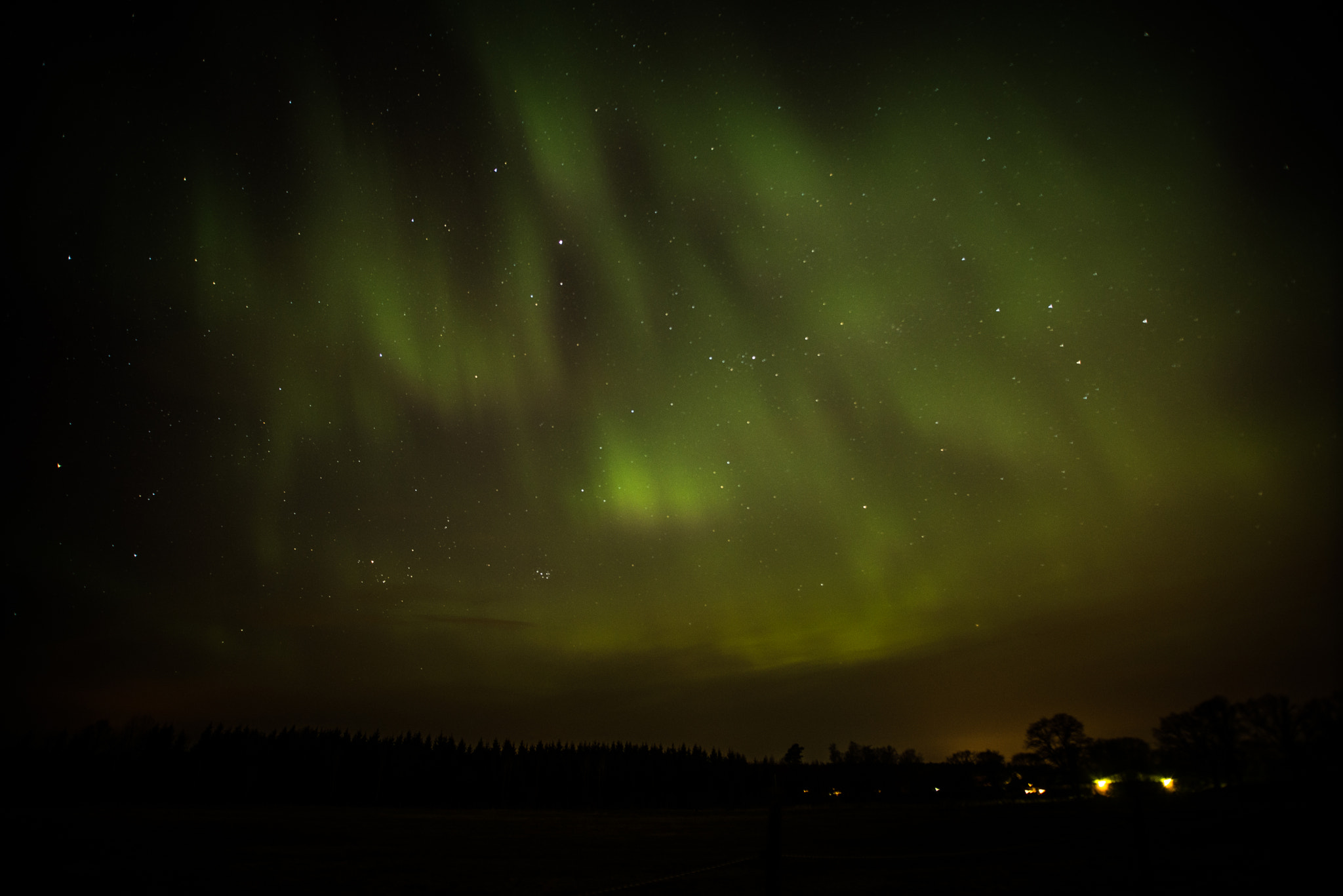 Nikon D600 + Sigma 17-35mm F2.8-4 EX Aspherical sample photo. Northern lights photography