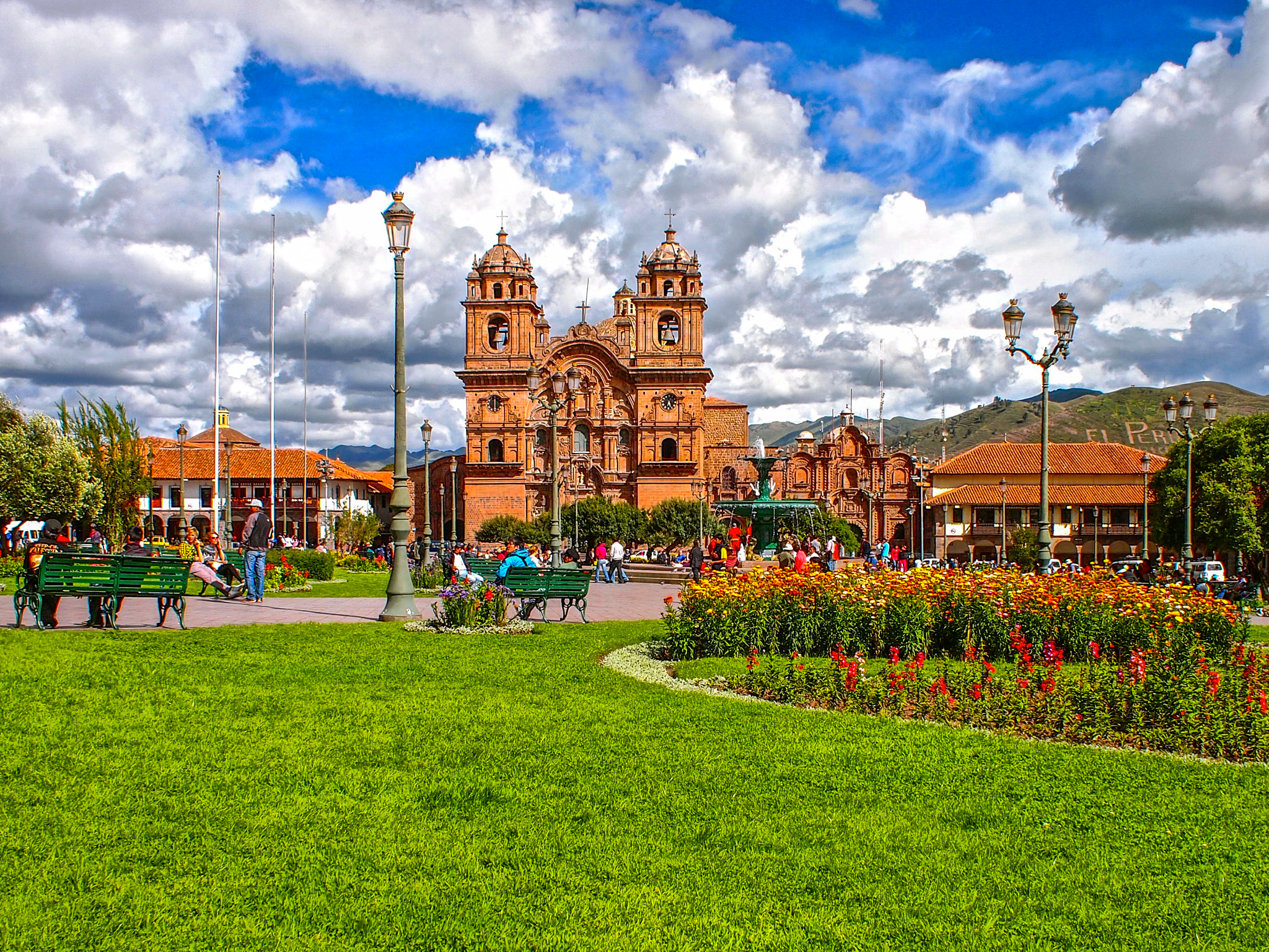 Olympus PEN E-PL1 + Olympus M.Zuiko Digital 17mm F2.8 Pancake sample photo. Plaza de armas (cusco) photography