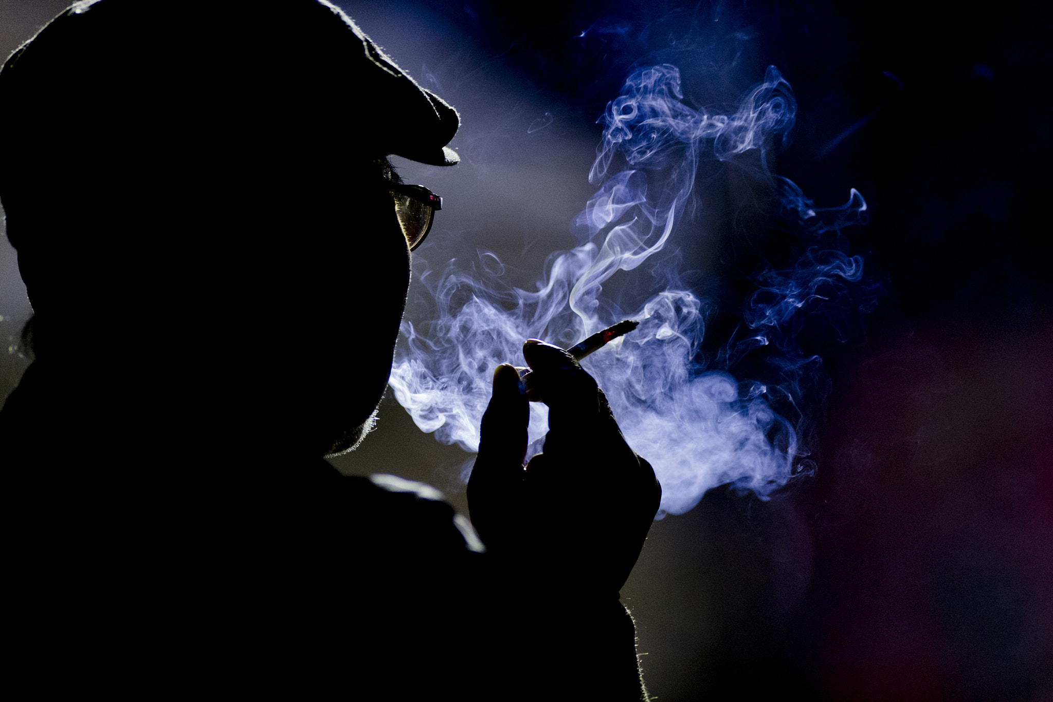 Nikon AF-S Nikkor 300mm F2.8G ED VR II sample photo. Smoking photography