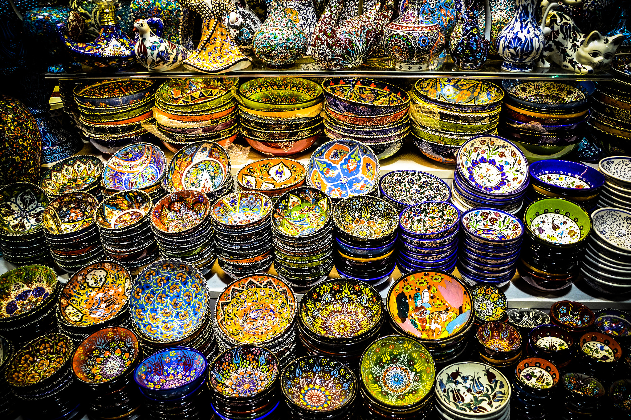 Sigma 18-200mm F3.5-6.3 DC OS HSM sample photo. Colorful plates photography