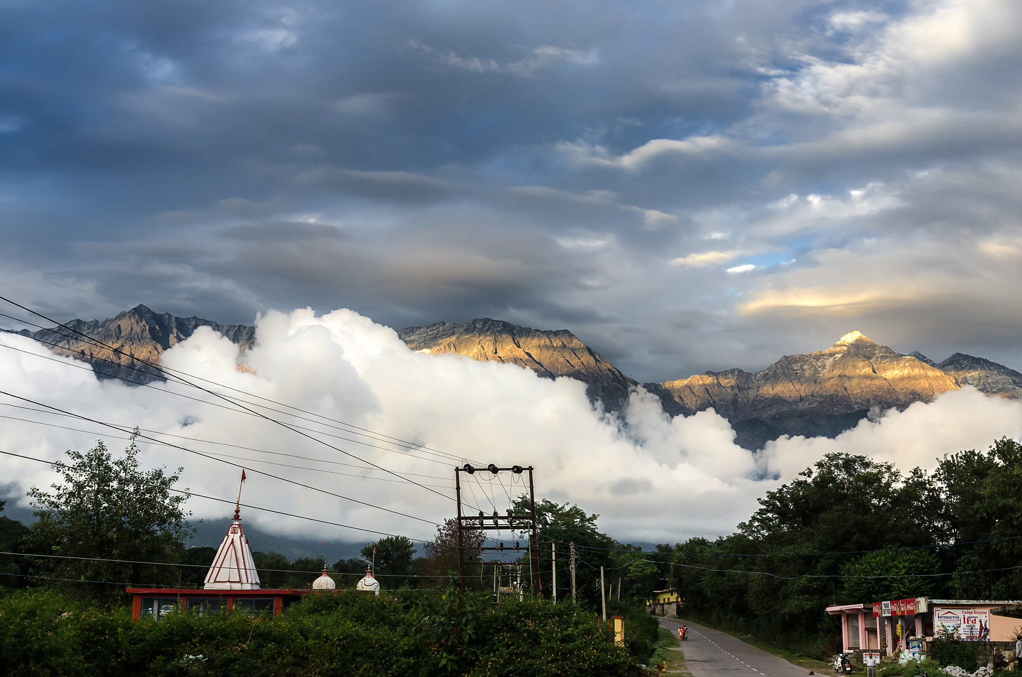 Sigma 18-50mm F2.8 EX DC Macro sample photo. Amazing the dharamsala photography