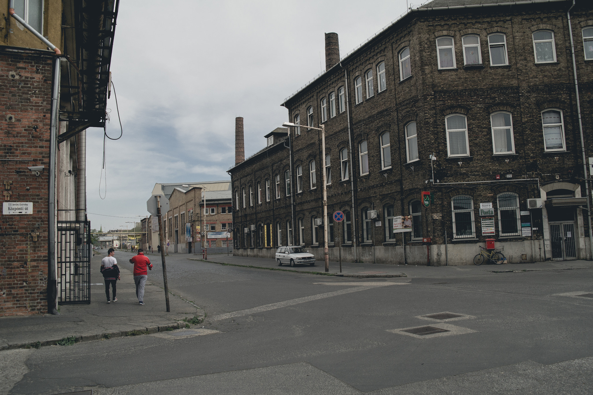 Samsung NX10 sample photo. On the streets of budapest photography