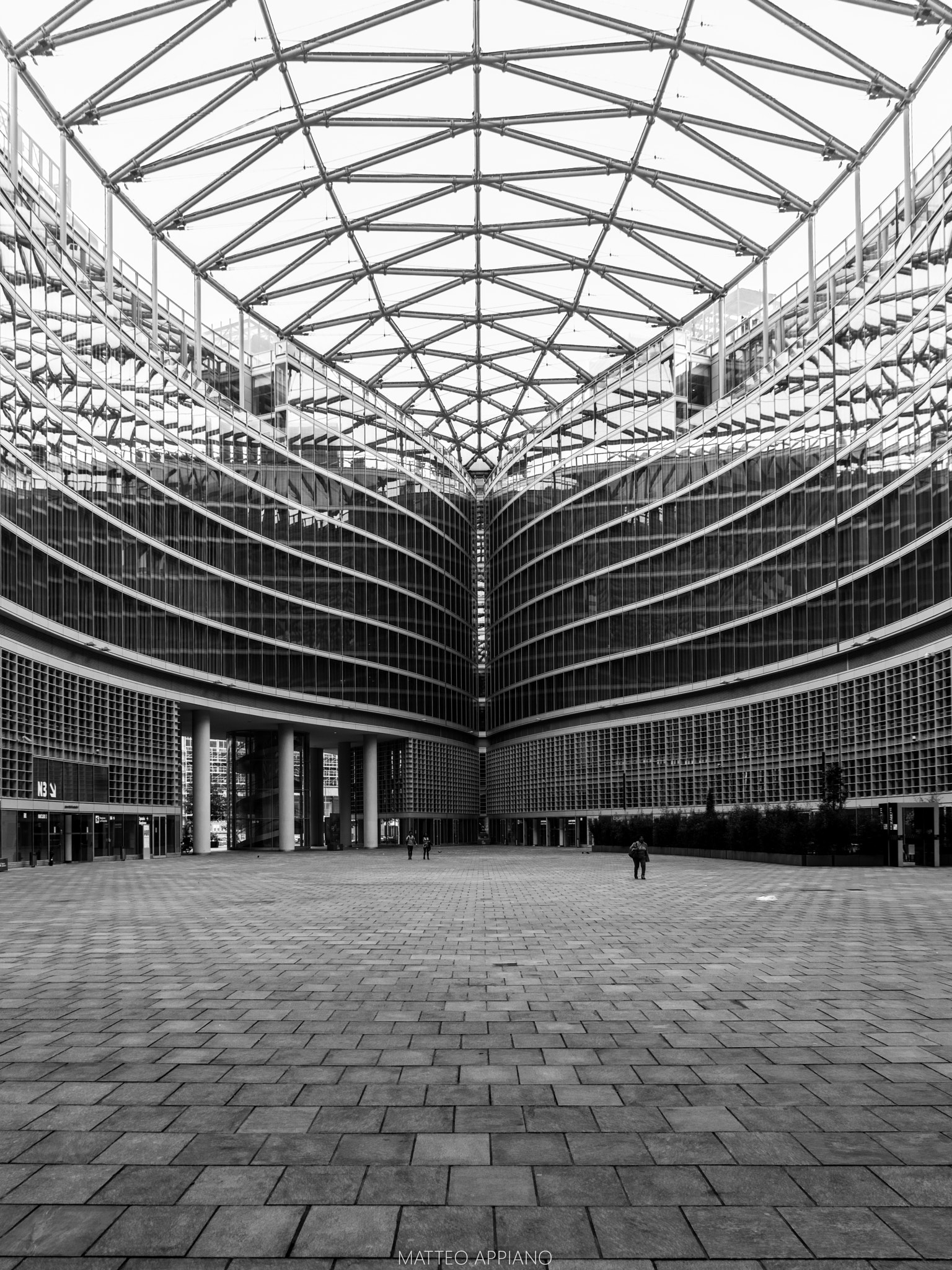 smc PENTAX-FA 645 33-55mm F4.5 AL sample photo. Inside palazzo lombardia - milan photography