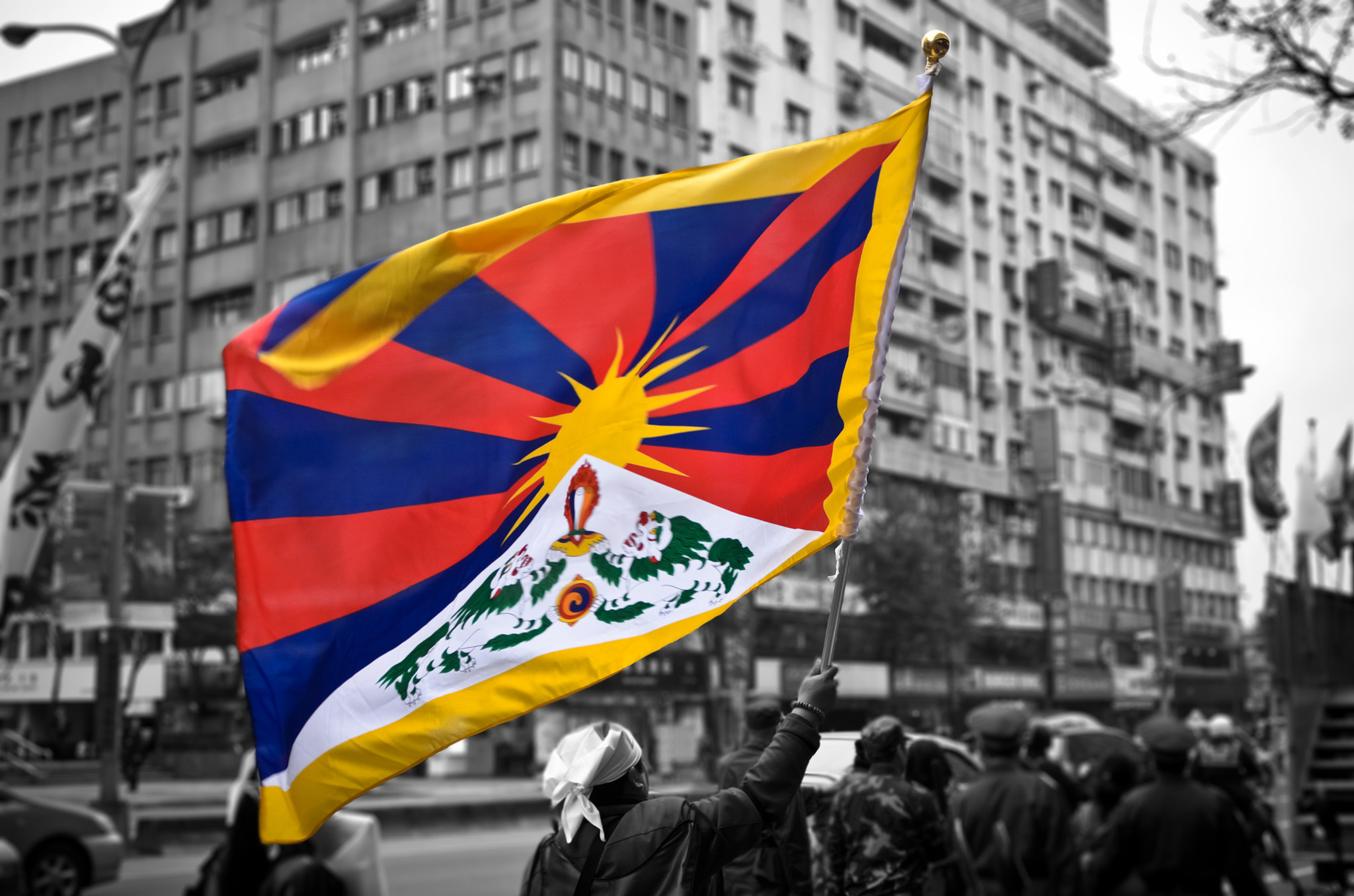 Nikon D7000 + Sigma 24-70mm F2.8 EX DG Macro sample photo. Free tibet procession photography