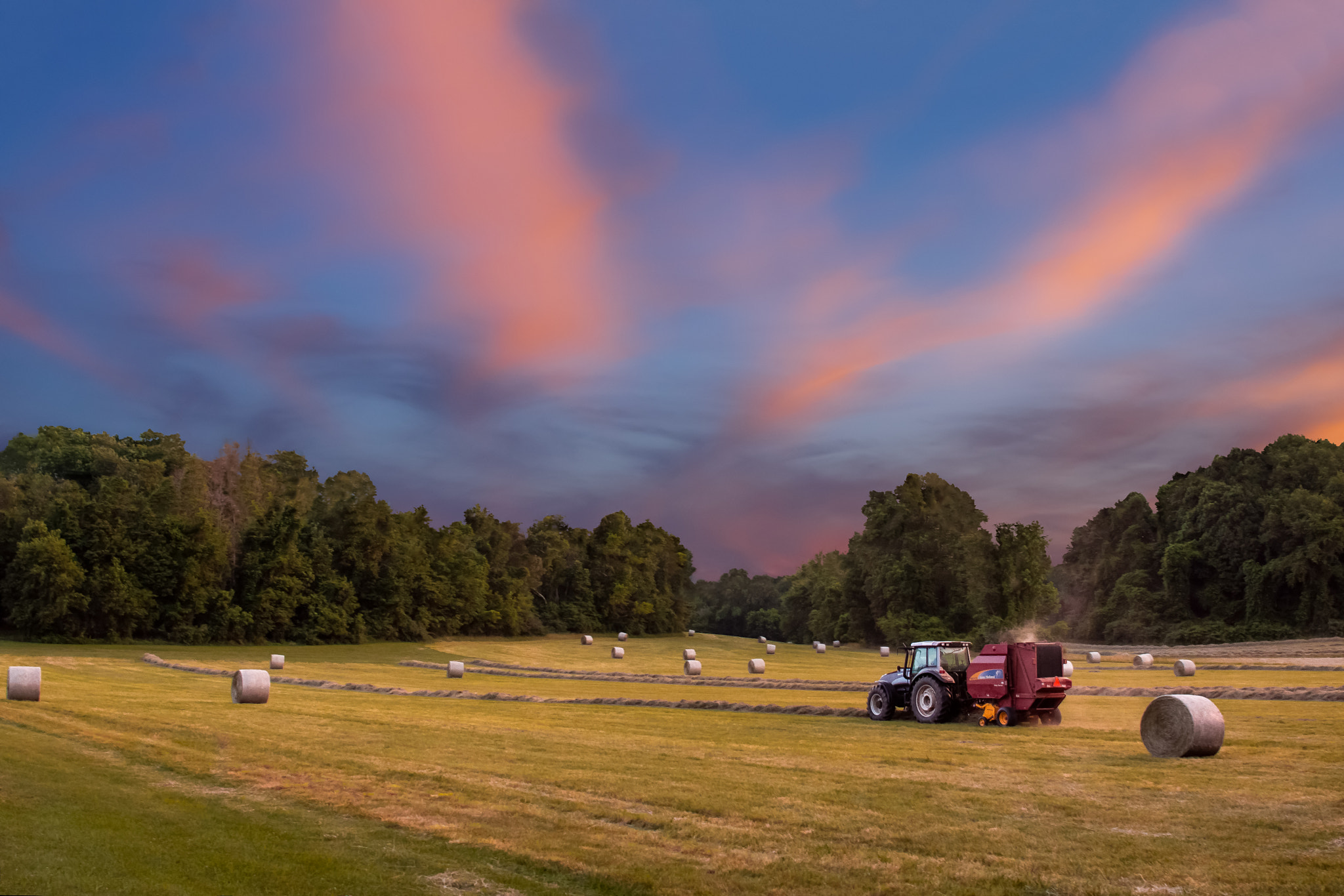 Nikon D7200 + AF Nikkor 28mm f/1.4D sample photo. "working late" photography