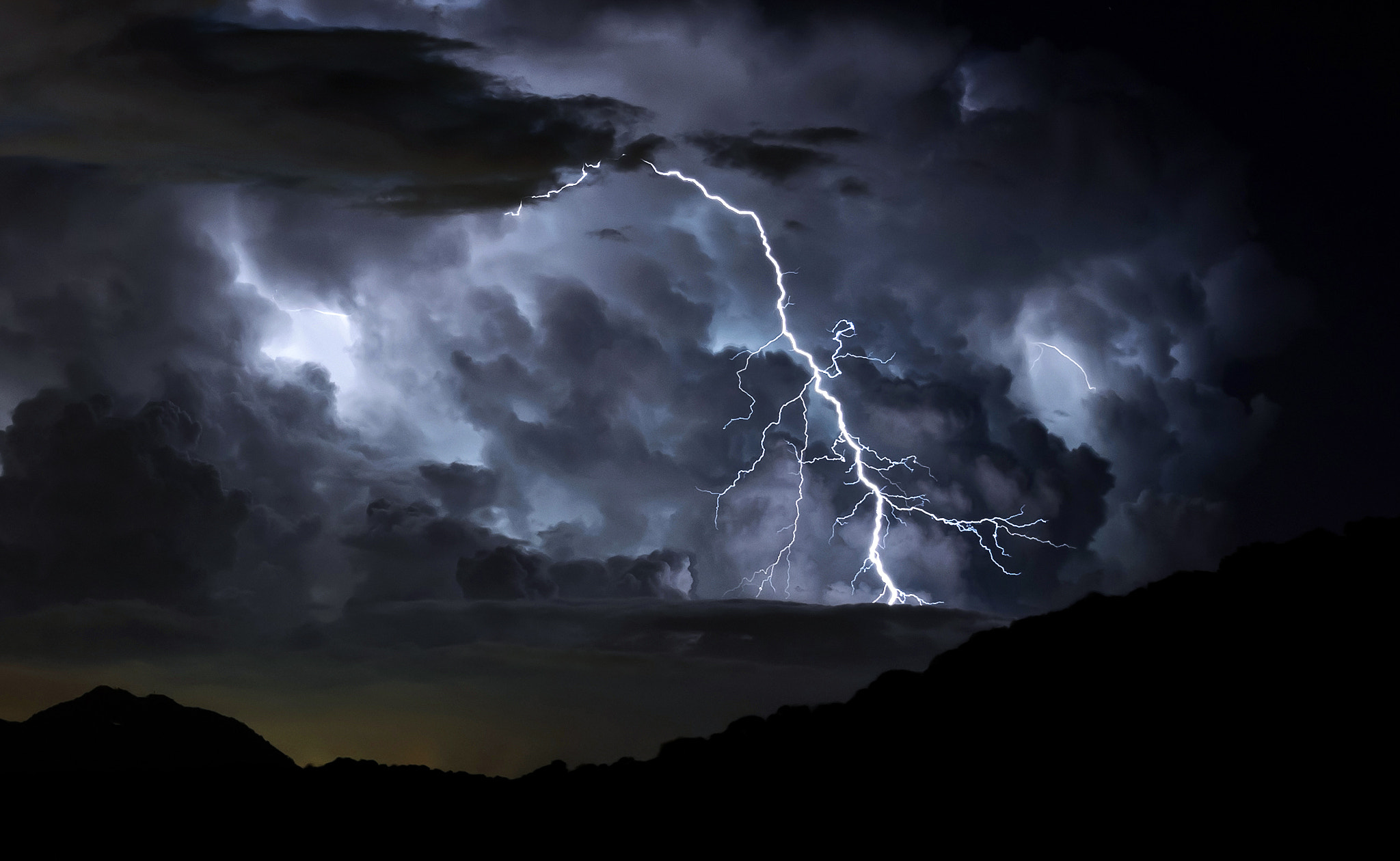 Sigma 18-50mm F2.8 EX DC Macro sample photo. Thunder and lightning photography
