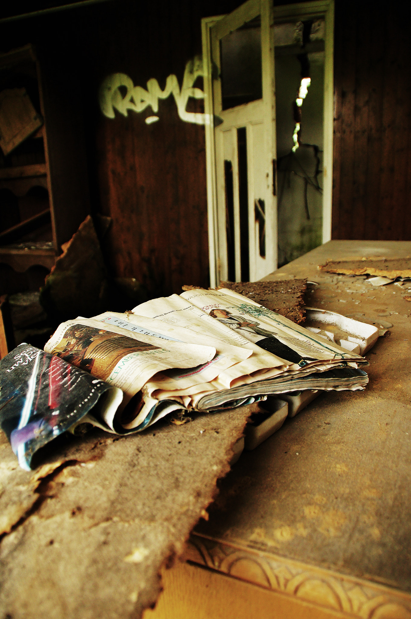 Sony SLT-A55 (SLT-A55V) sample photo. Unread  magazine photography