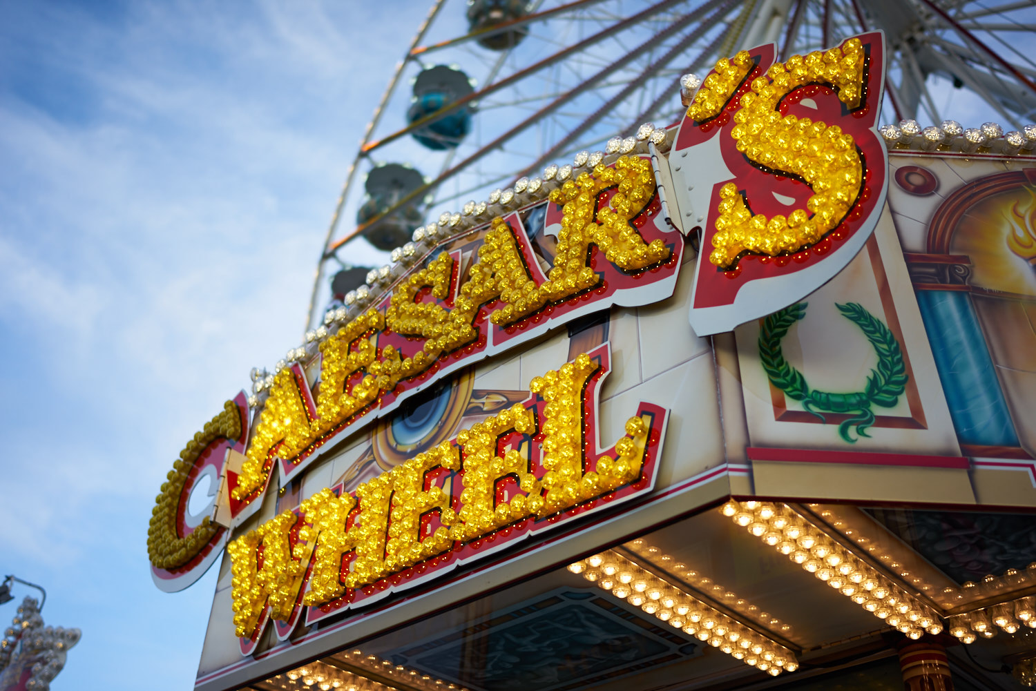 Sony a7R + Sony Distagon T* FE 35mm F1.4 ZA sample photo. Ferris wheel photography