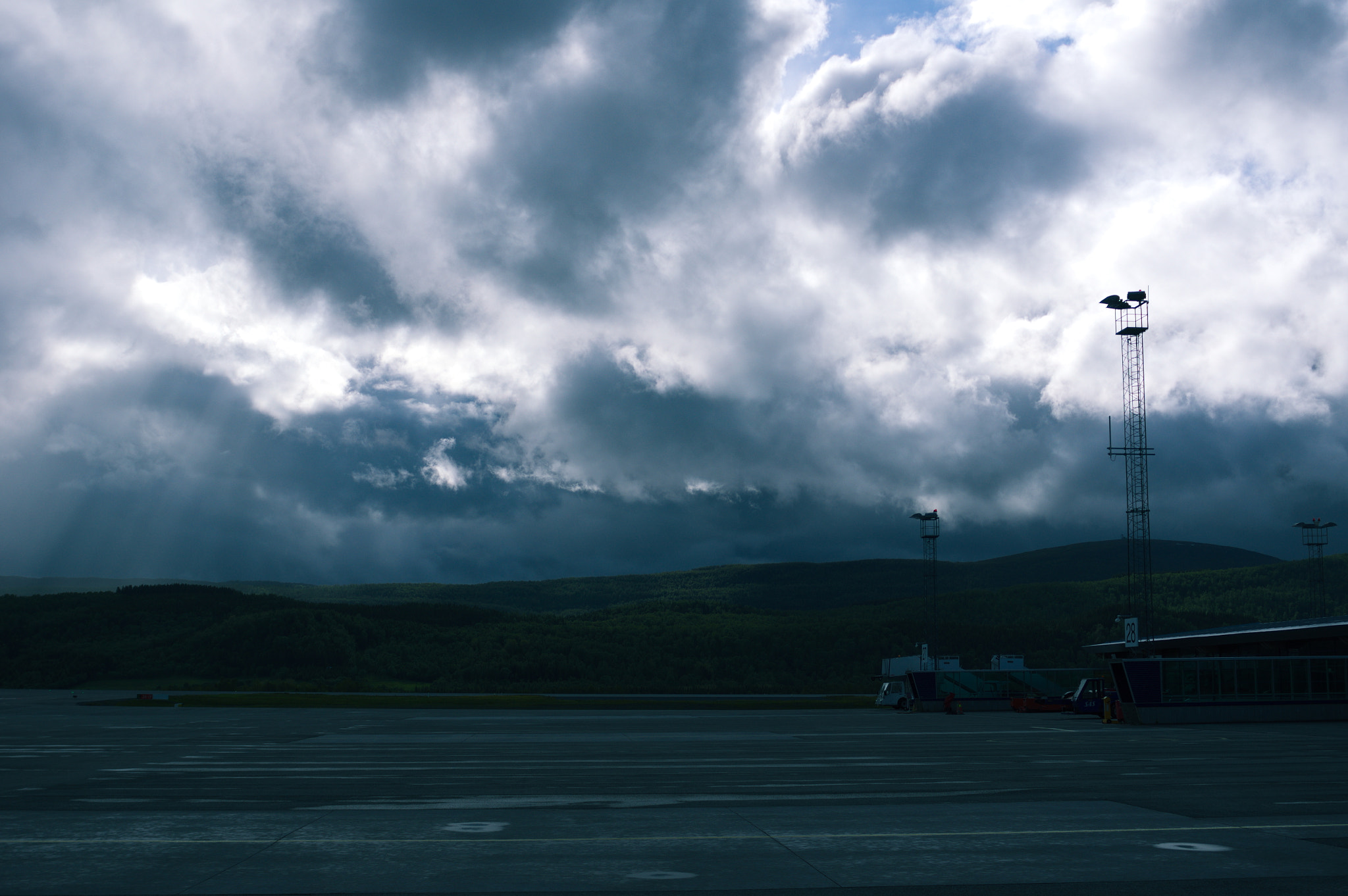 Sony SLT-A55 (SLT-A55V) + Sony DT 30mm F2.8 Macro SAM sample photo. Airport photography