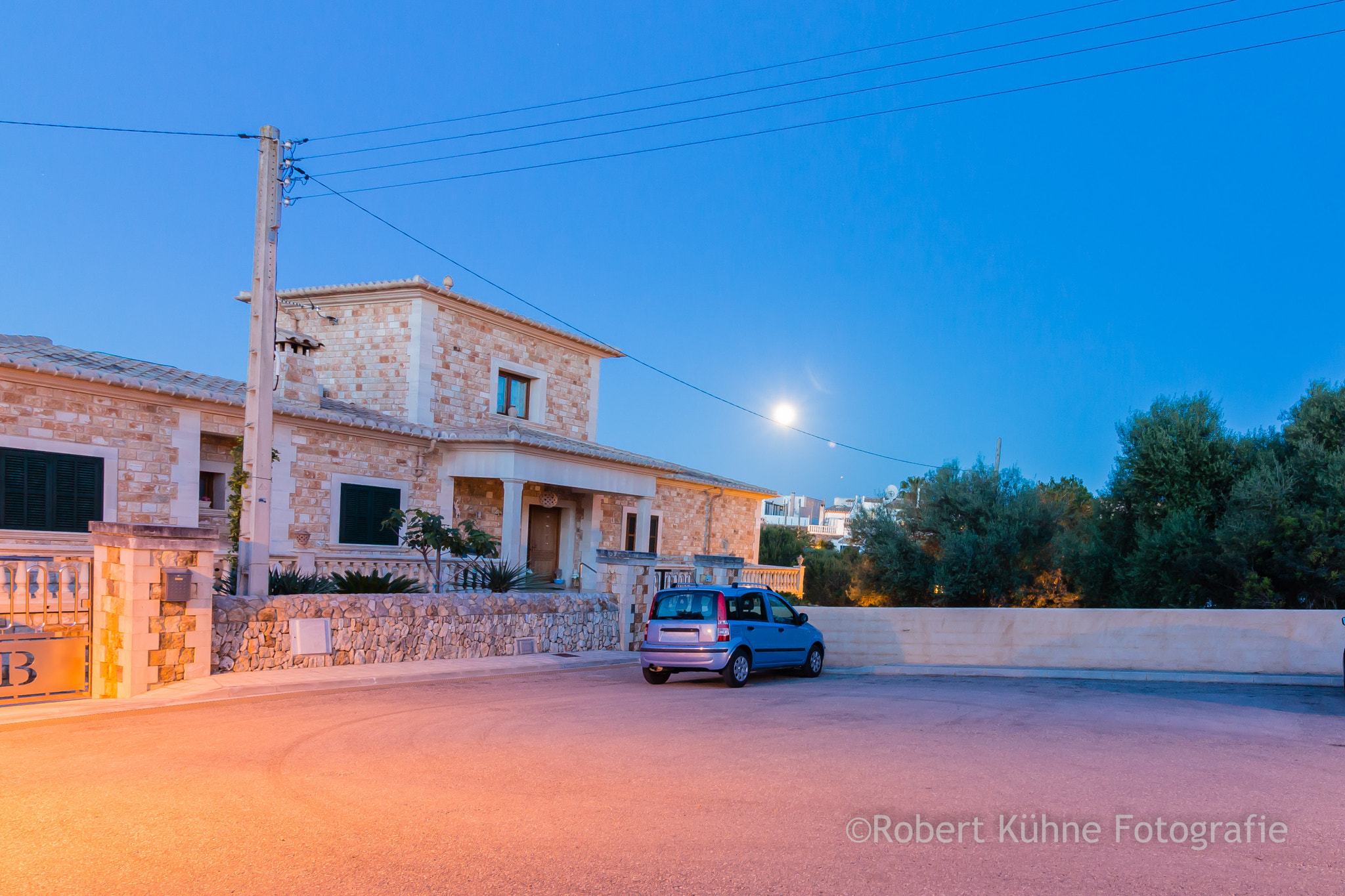 Canon EF-S 10-18mm F4.5–5.6 IS STM sample photo. Finca and blue sky at majorca photography