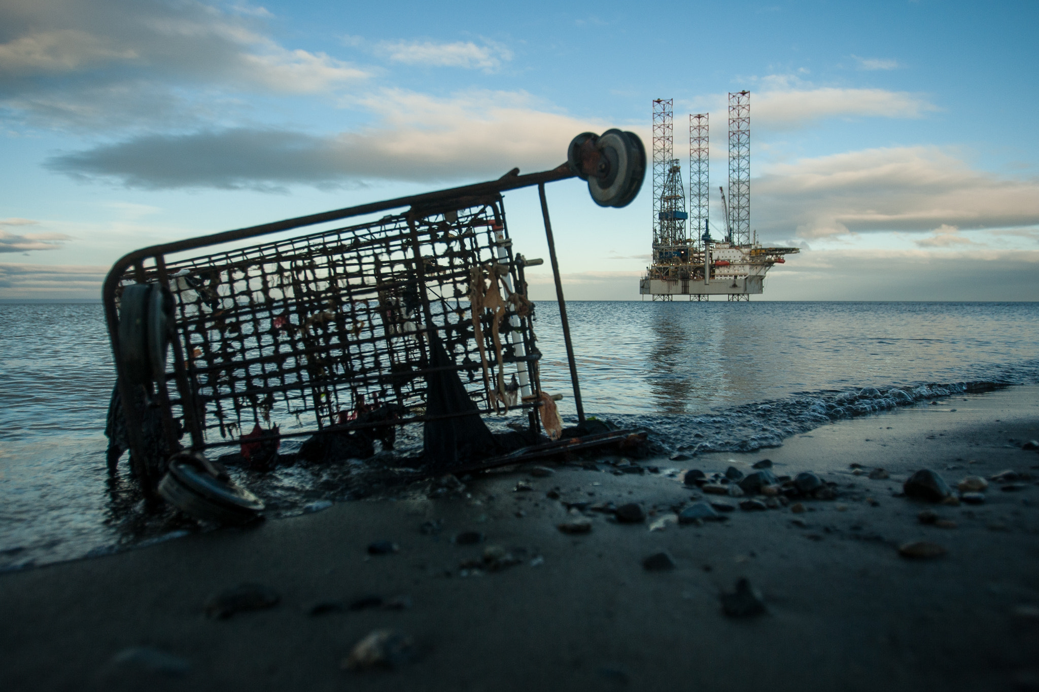 Canon EF 16-35mm F2.8L USM sample photo. Garbage in strait of magellan photography