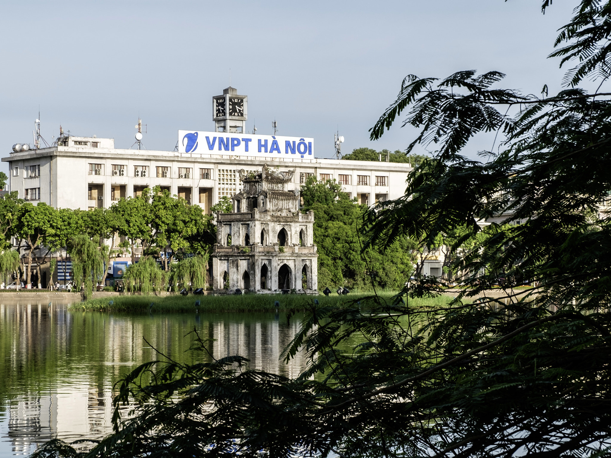 Fujifilm XC 16-50mm F3.5-5.6 OIS II sample photo. Hoan kiem lake photography