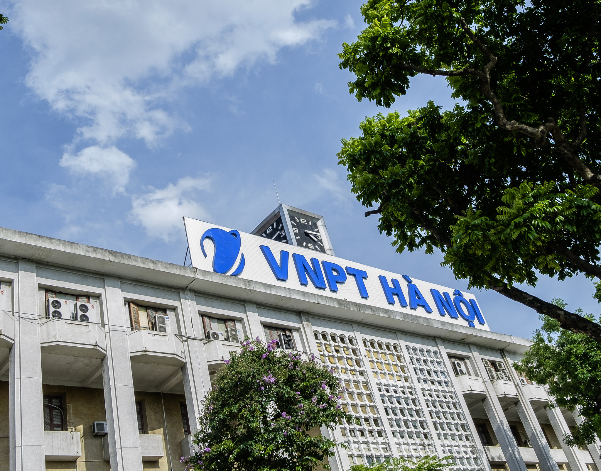 Fujifilm XC 16-50mm F3.5-5.6 OIS II sample photo. Hanoi post office photography