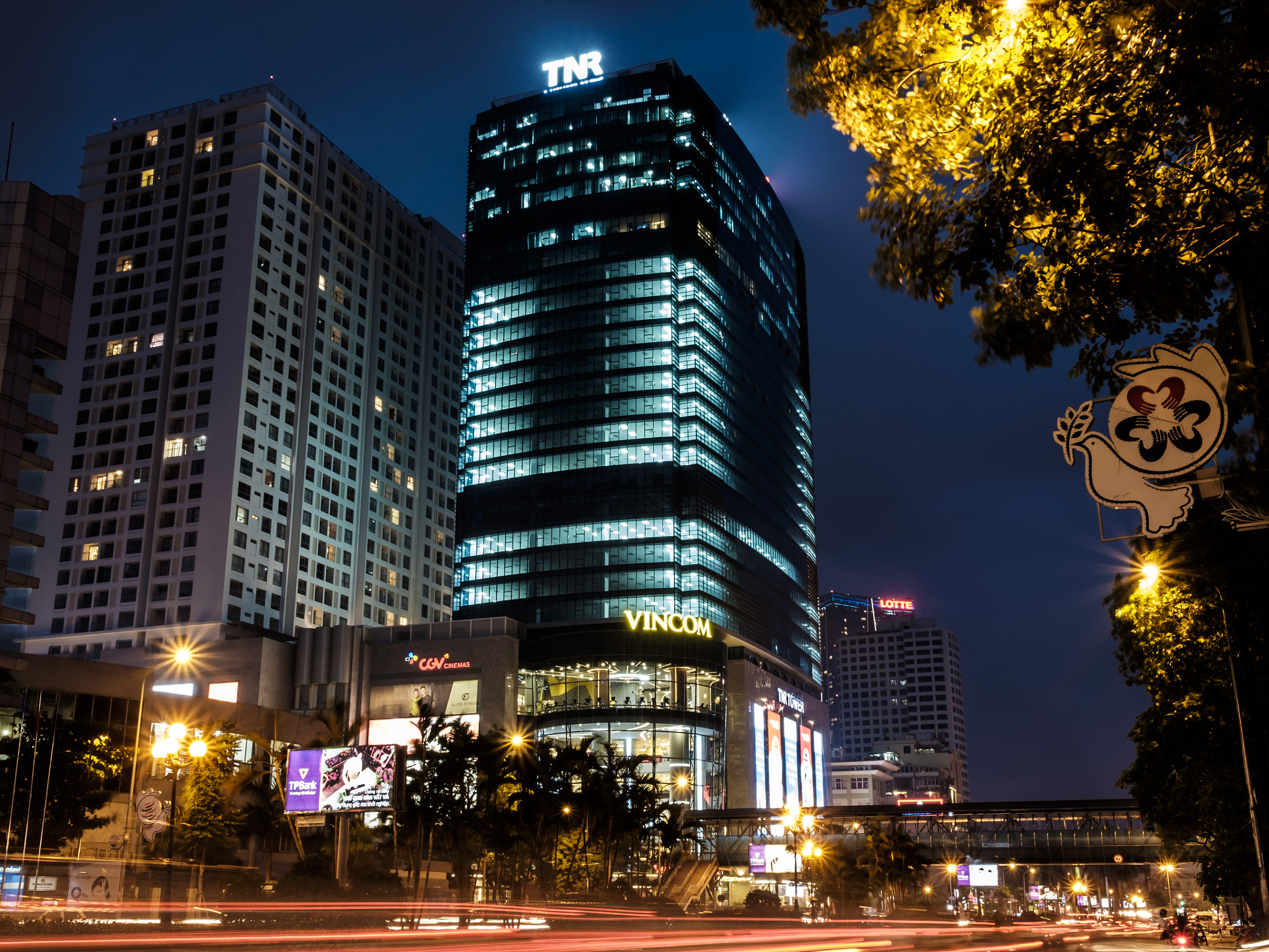 Fujifilm XC 16-50mm F3.5-5.6 OIS II sample photo. City life photography
