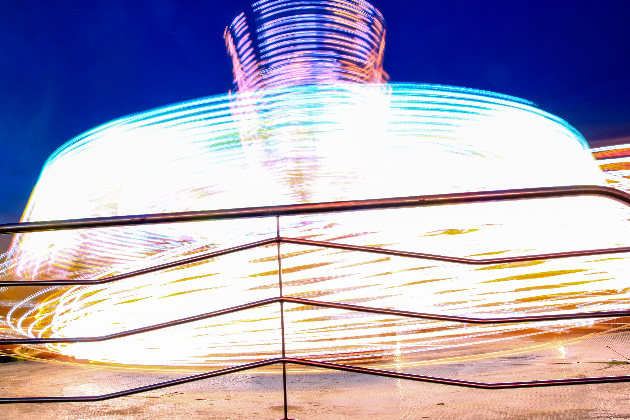 Canon EOS 500D (EOS Rebel T1i / EOS Kiss X3) sample photo. Spinning bowl photography
