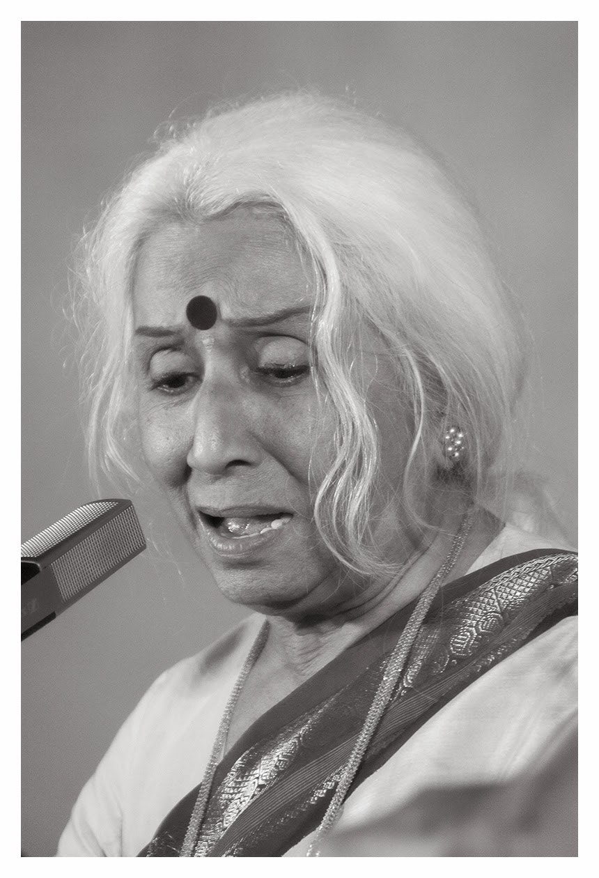 Canon EF 100-400mm F4.5-5.6L IS USM sample photo. Dr prabha atre performing at sawai gandharv music festival photography