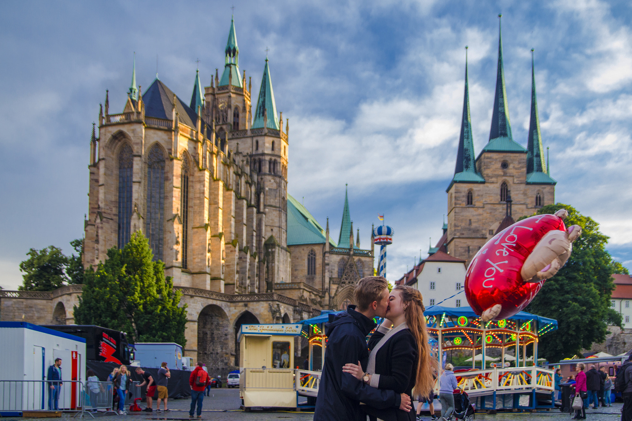 Sigma 17-70mm F2.8-4 DC Macro OS HSM sample photo. Erfurt, germany - 17.06.2016: a couple kissing in front of the dome on kramerbruckenfest photography