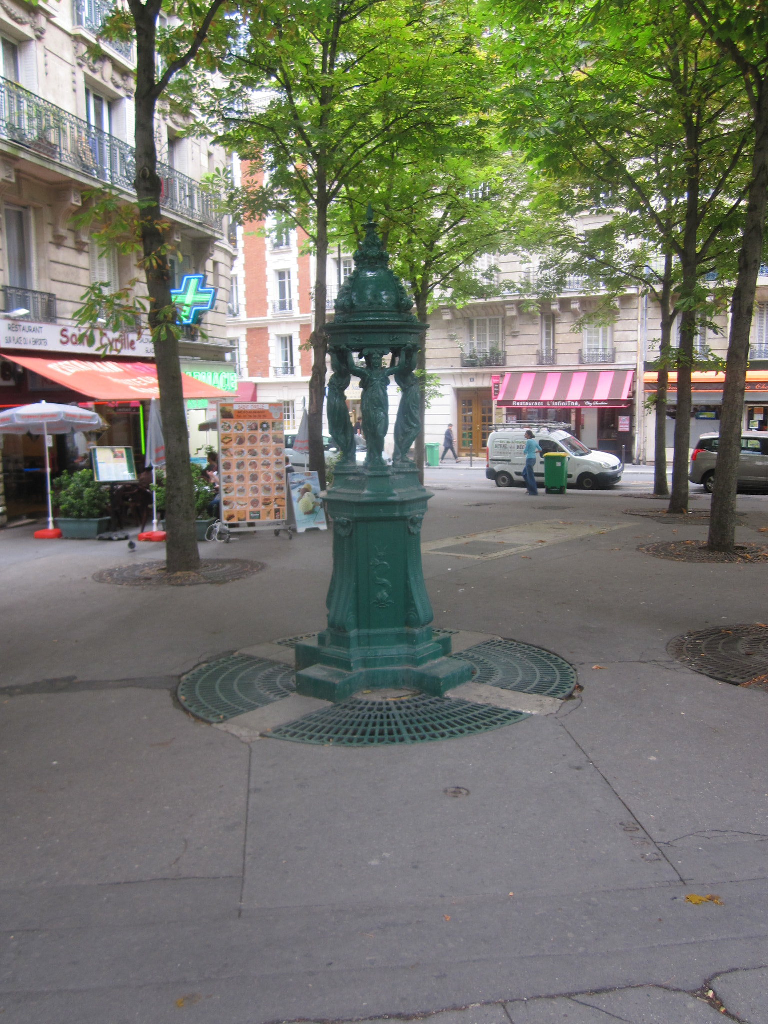 Canon PowerShot SD940 IS (Digital IXUS 120 IS / IXY Digital 220 IS) sample photo. La fontaine wallace de la place henri rollet photography