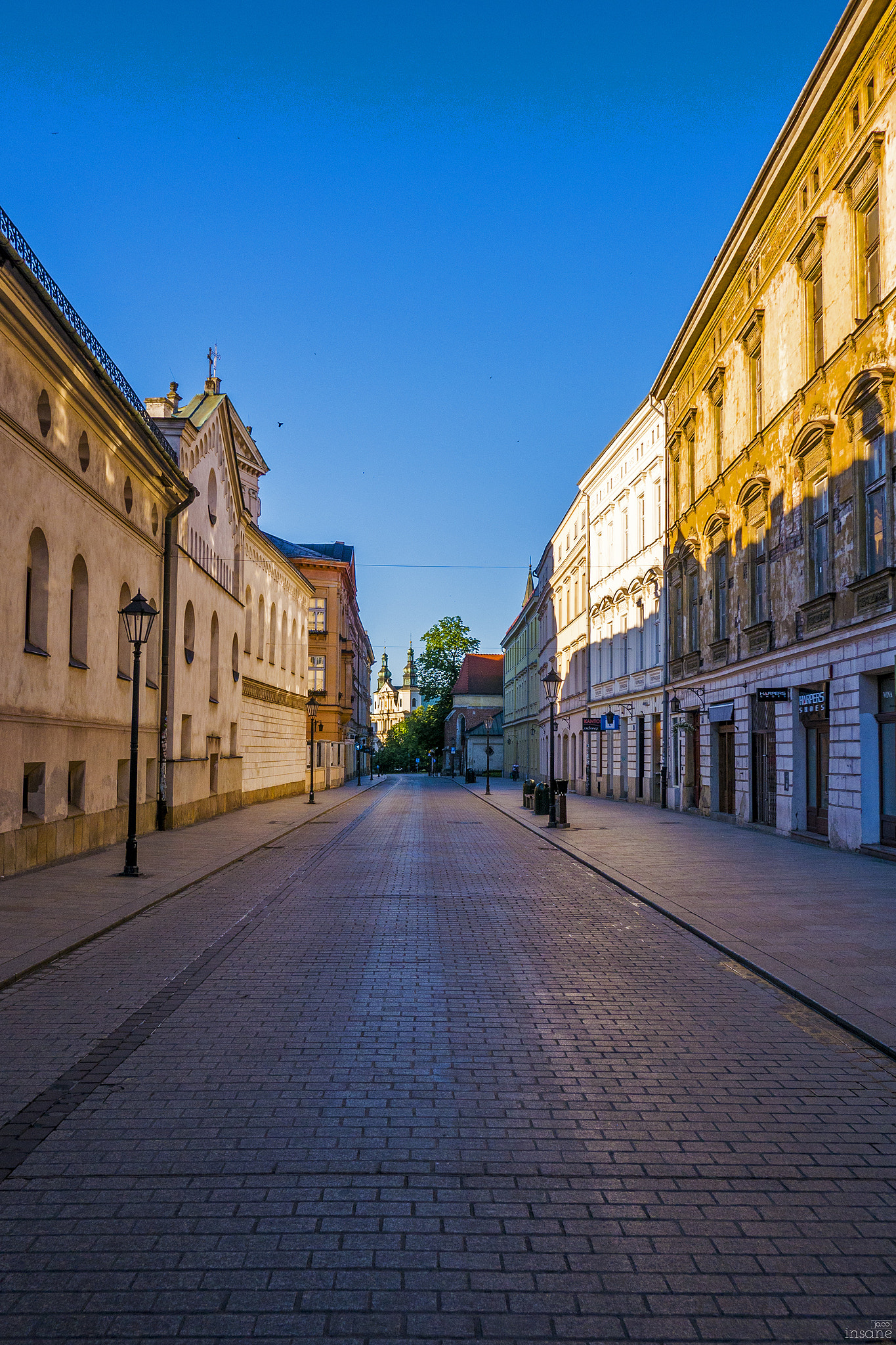Panasonic Lumix DMC-GX7 + Panasonic Lumix G 14mm F2.5 ASPH sample photo. Grodzka street, 6 am photography