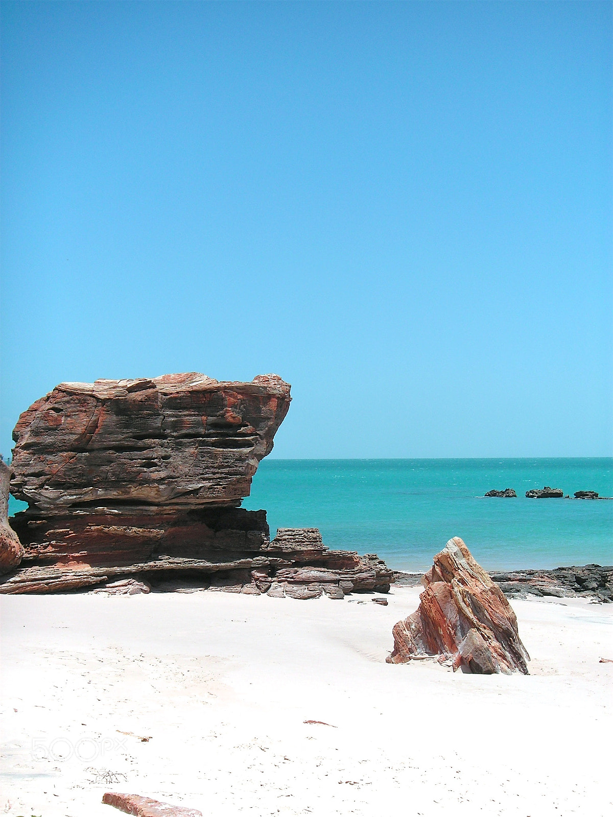 KONICA MINOLTA DiMAGE X60 sample photo. Cable beach rocks photography