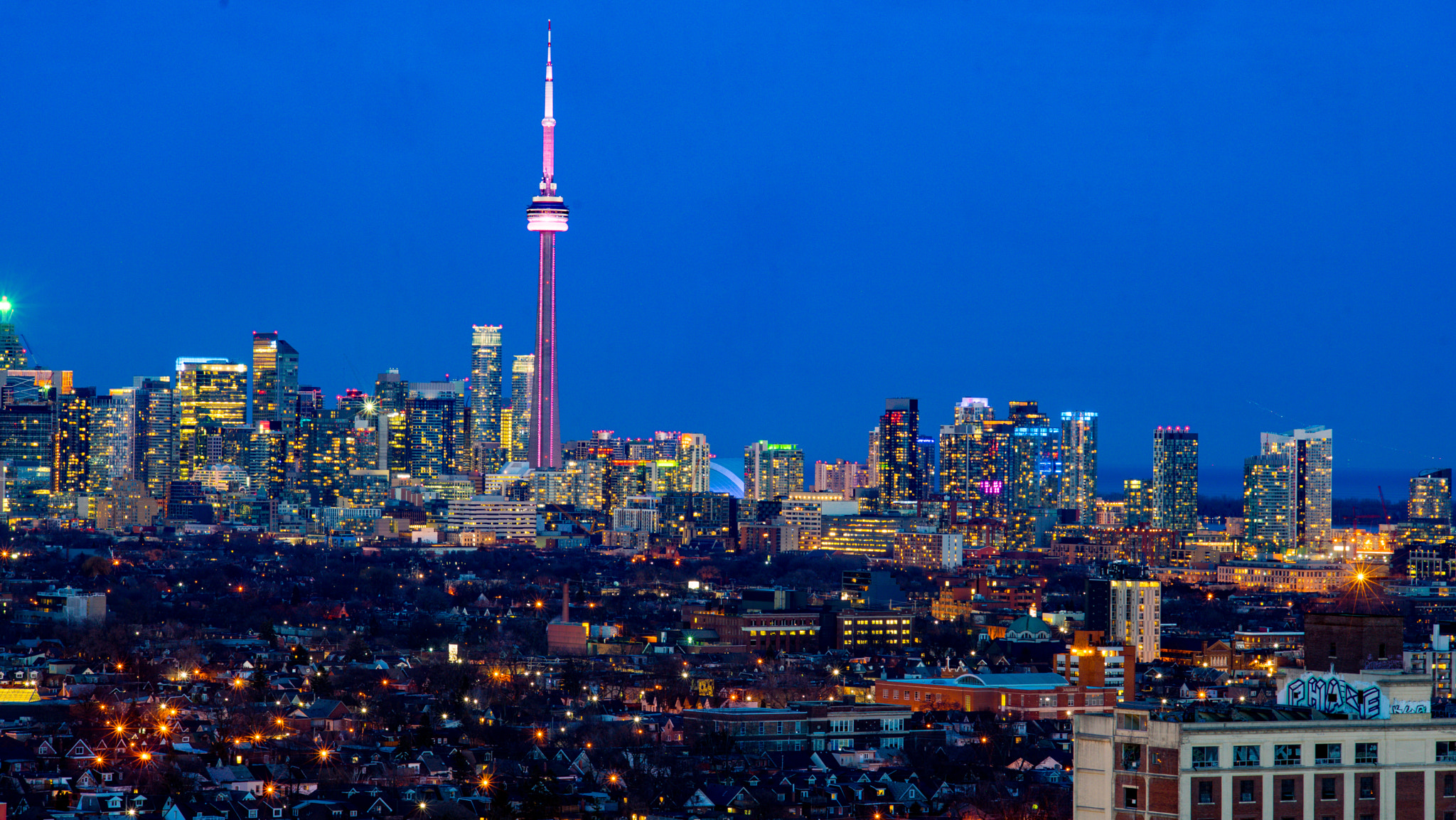 Minolta AF 70-210mm F4 Macro sample photo. Toronto night photography