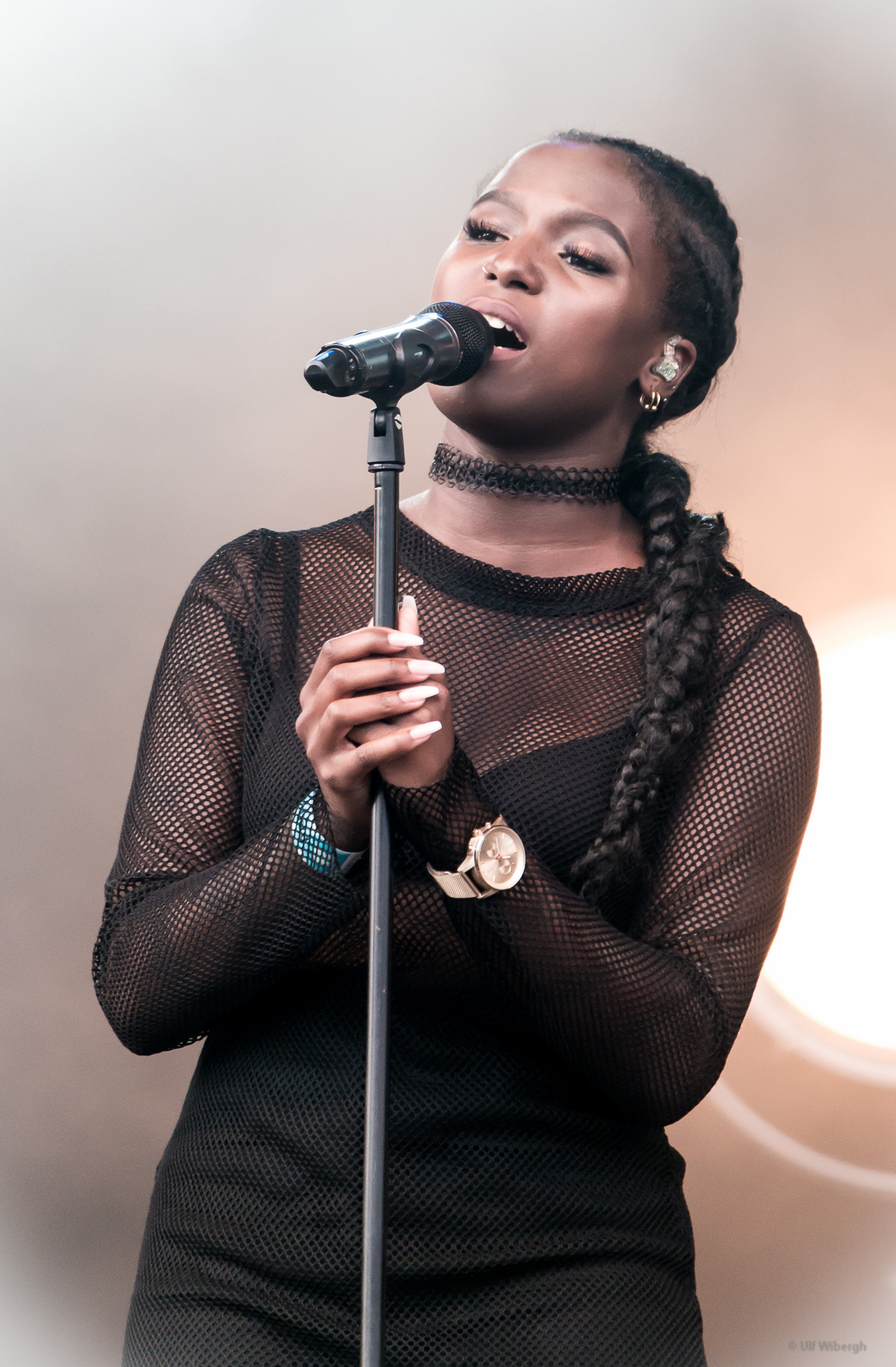 Samsung NX300 + Samsung NX 50-200mm F4-5.6 ED OIS sample photo. Sabina ddumpa on stage liseberg  2016 photography