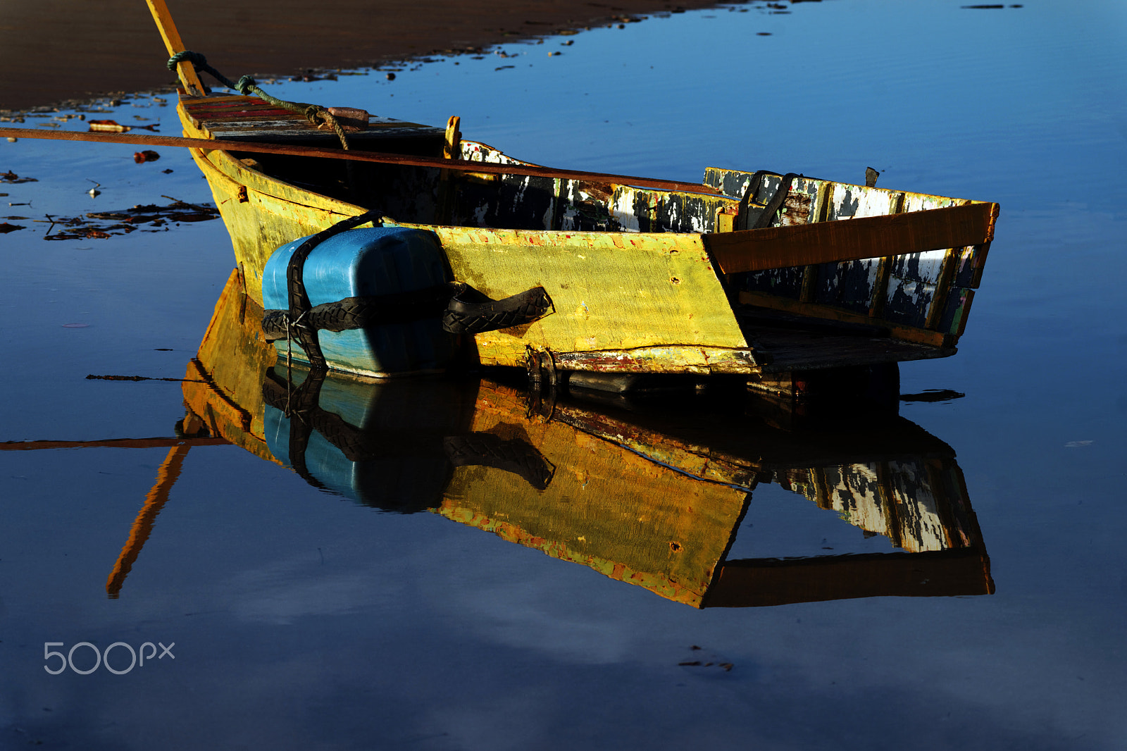 Sony Alpha DSLR-A850 + Minolta AF 70-210mm F4 Macro sample photo. The old boat... photography