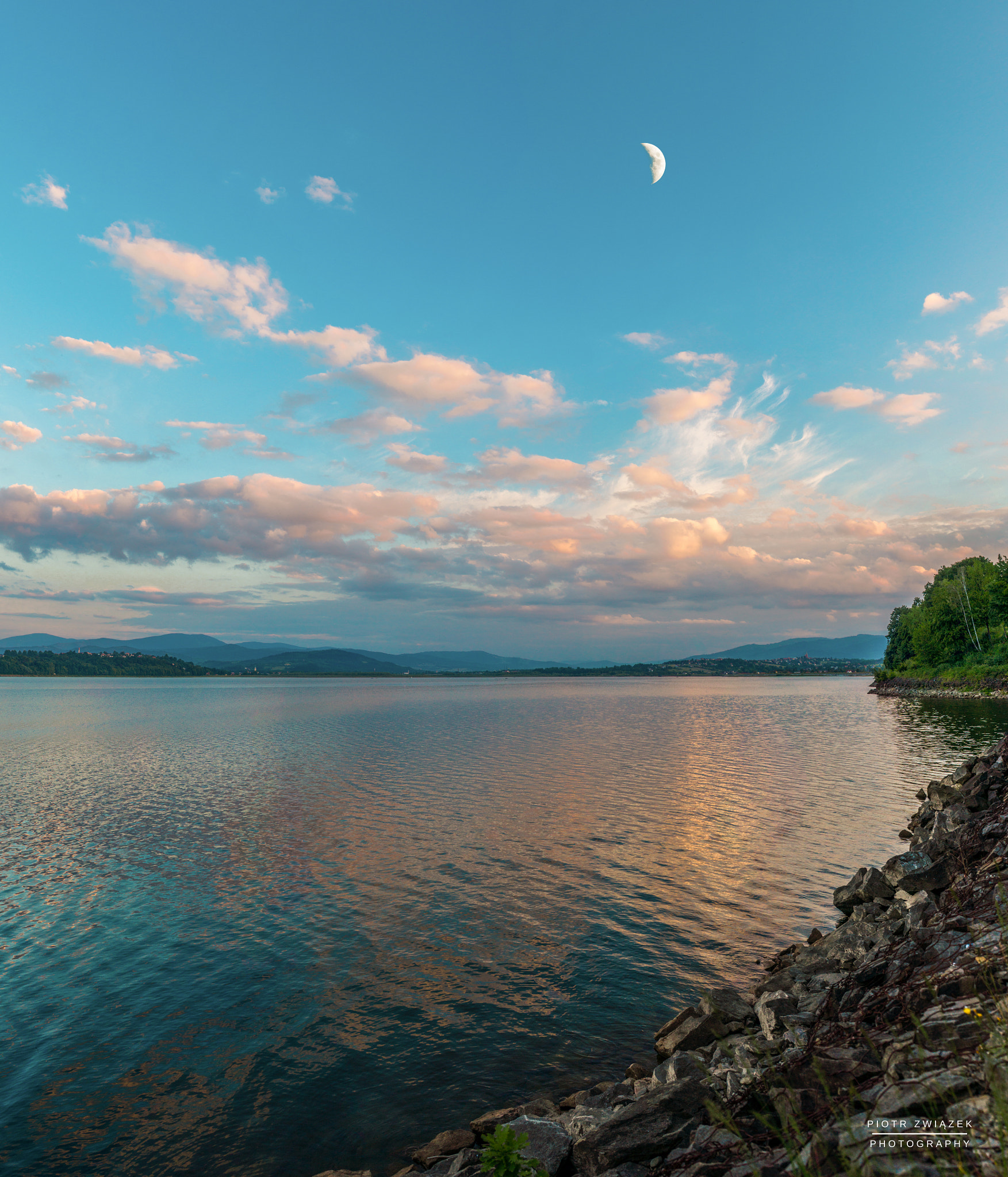 Sony Alpha NEX-5 + Sony E 35mm F1.8 OSS sample photo. Sunset at Żywiec lake photography