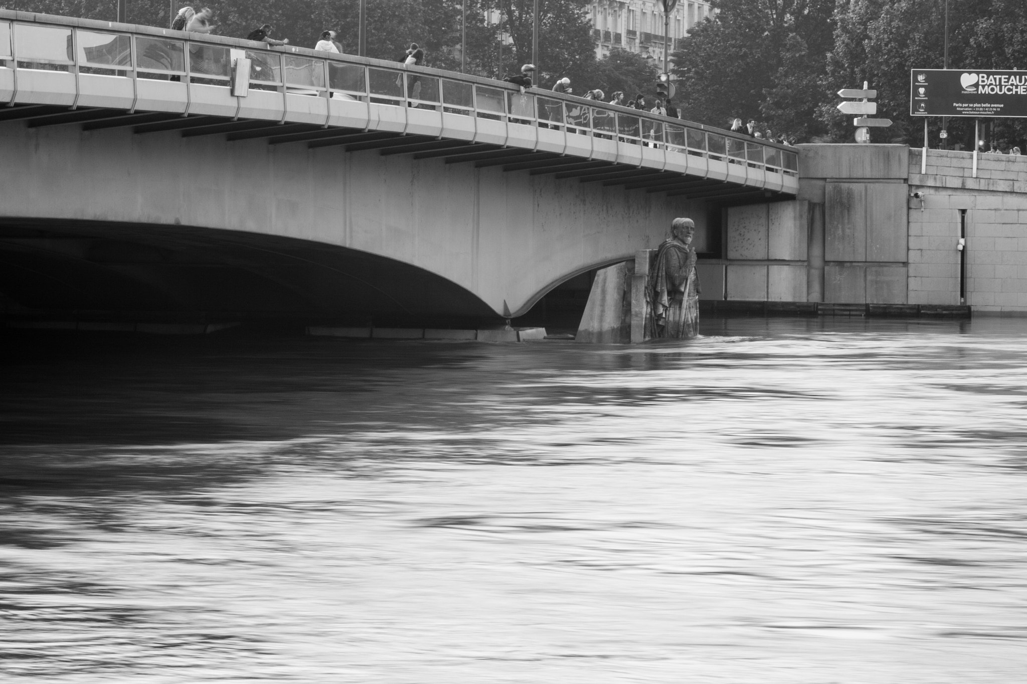 Canon EOS 400D (EOS Digital Rebel XTi / EOS Kiss Digital X) sample photo. Crue de la seine photography